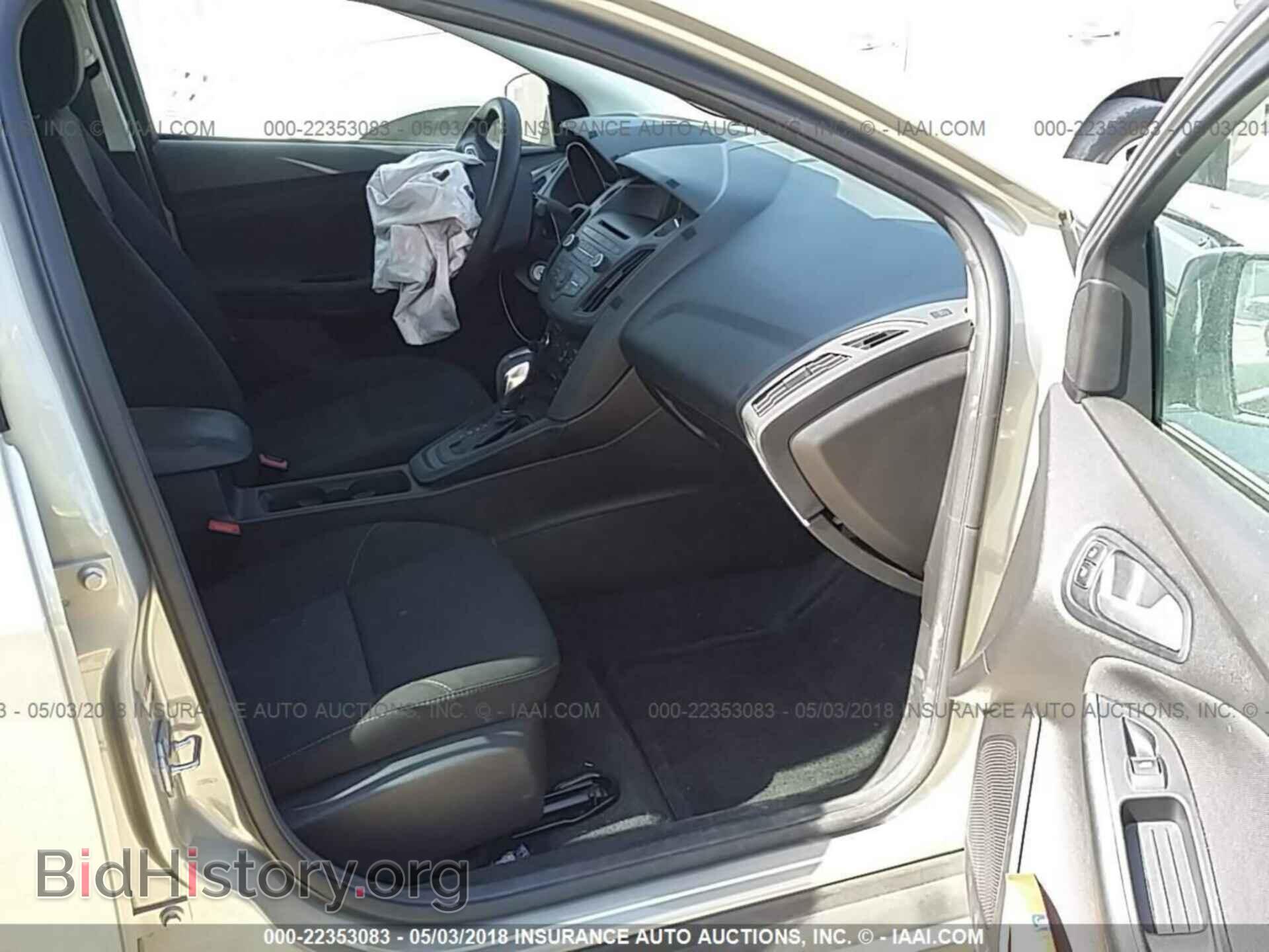 2016 Ford Focus - VIN: 1FADP3F25GL404904 - Photo 5