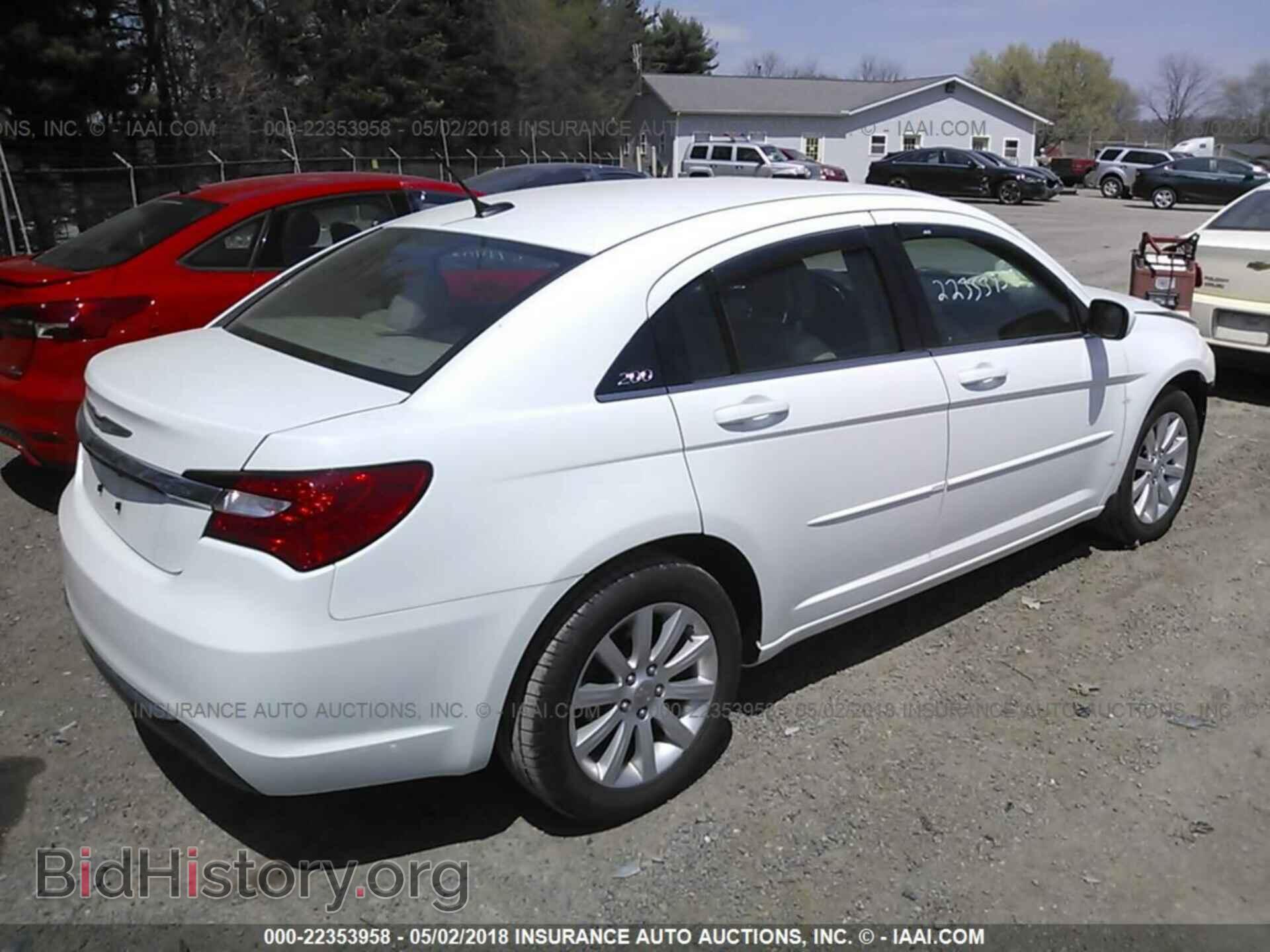 2013 Chrysler 200 - VIN: 1C3CCBBB8DN588757 - Фото 4