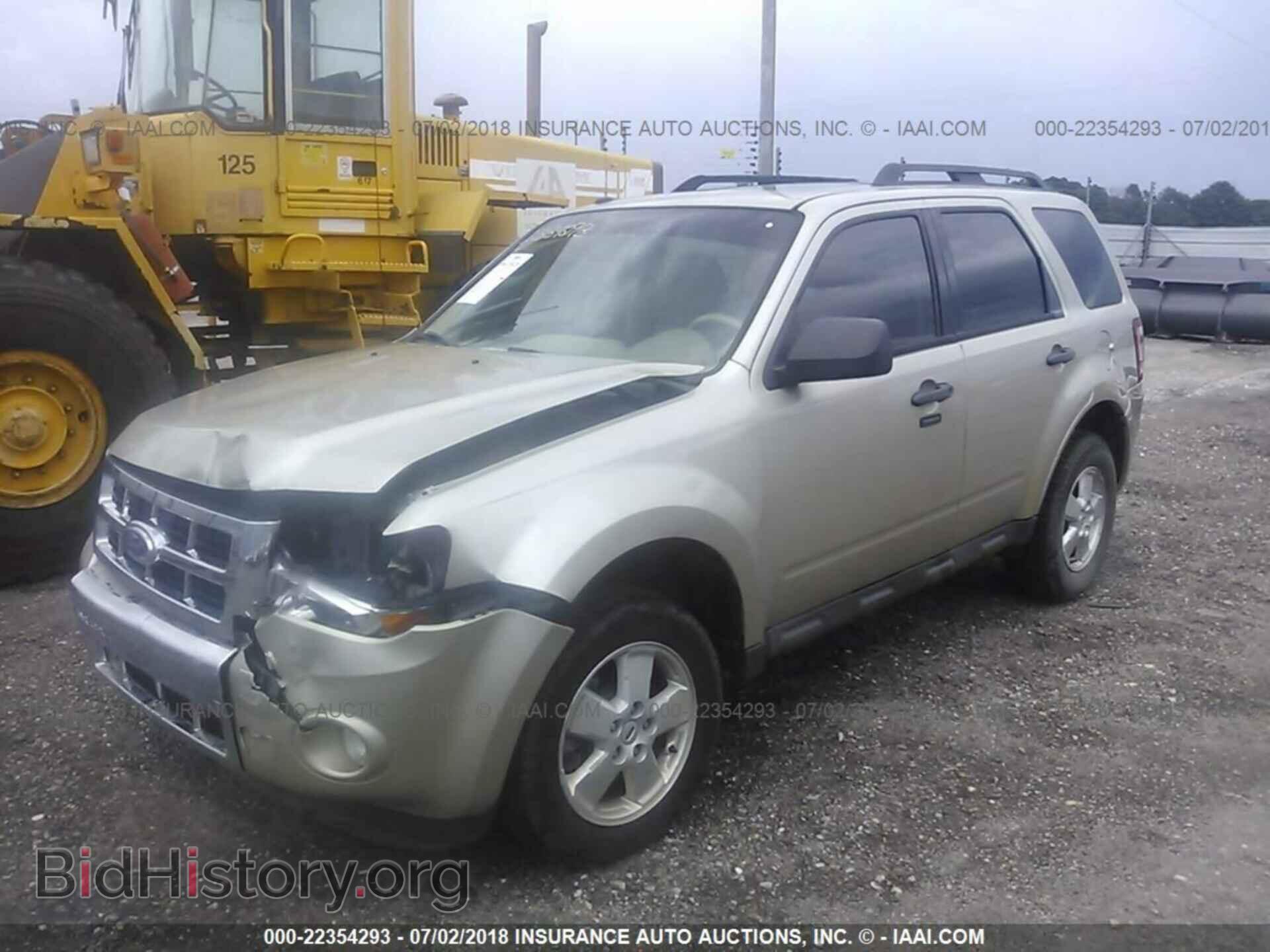 2012 Ford Escape - VIN: 1FMCU0D74CKB11387 - Photo 2