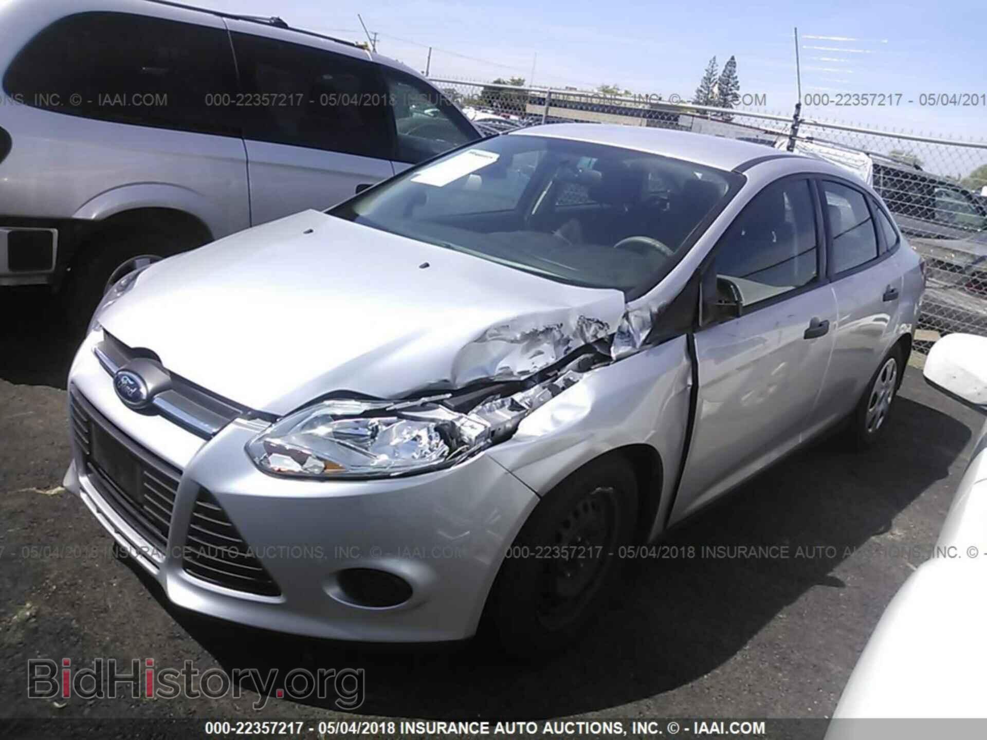 2014 Ford Focus - VIN: 1FADP3E23EL199680 - Photo 2