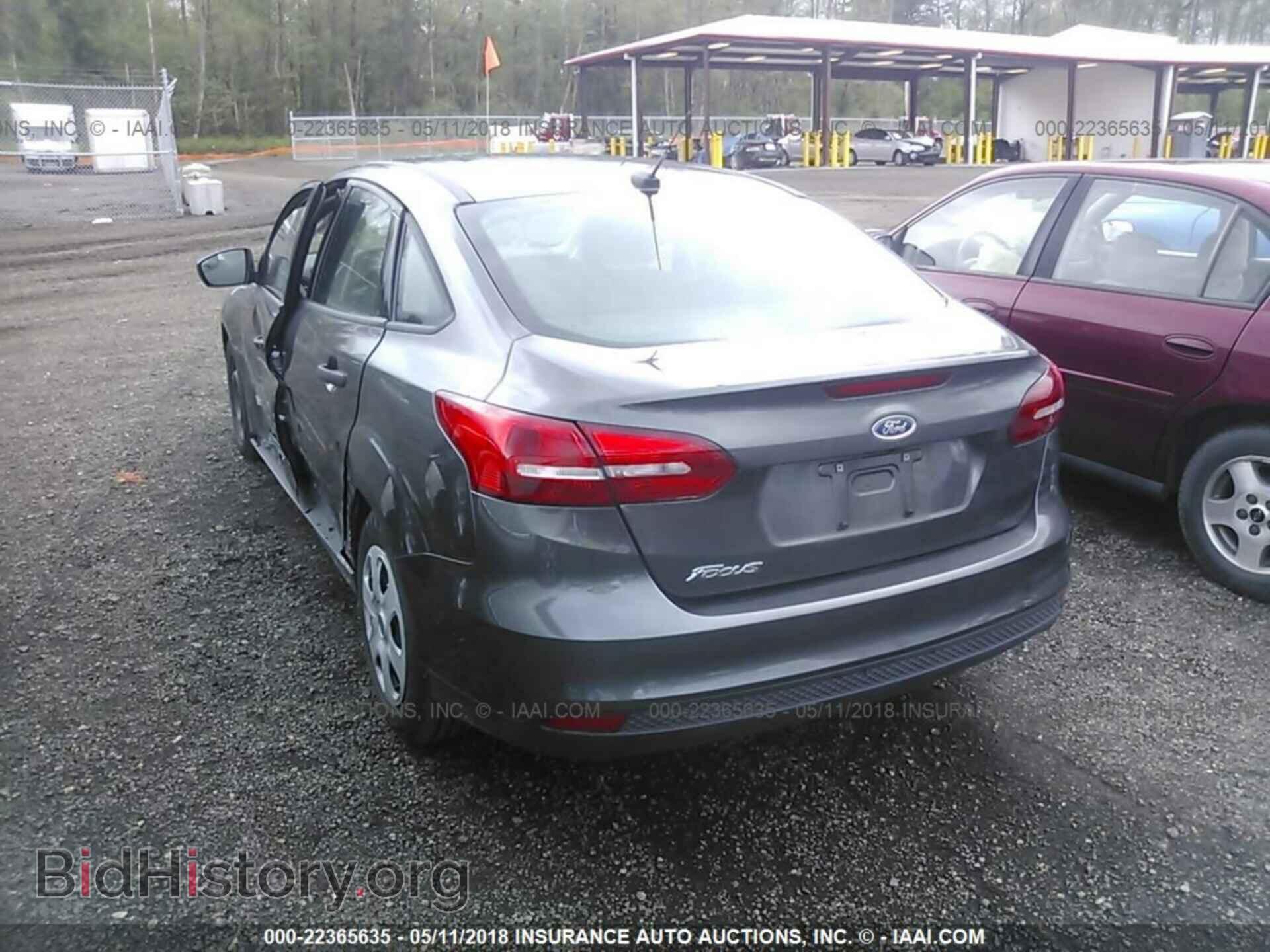 2017 Ford Focus - VIN: 1FADP3E20HL211689 - Photo 3