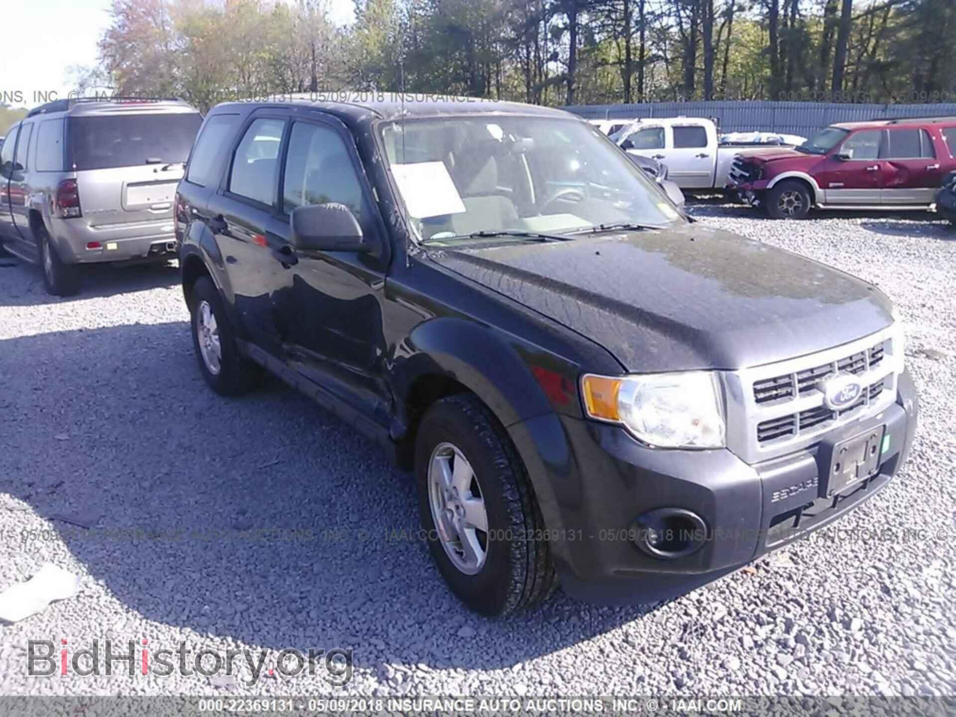 Photo 1FMCU0C76BKB92487 - Ford Escape 2011