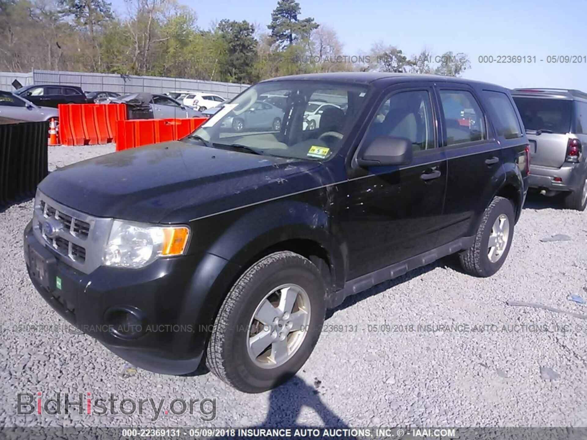 2011 Ford Escape - VIN: 1FMCU0C76BKB92487 - Фото 2