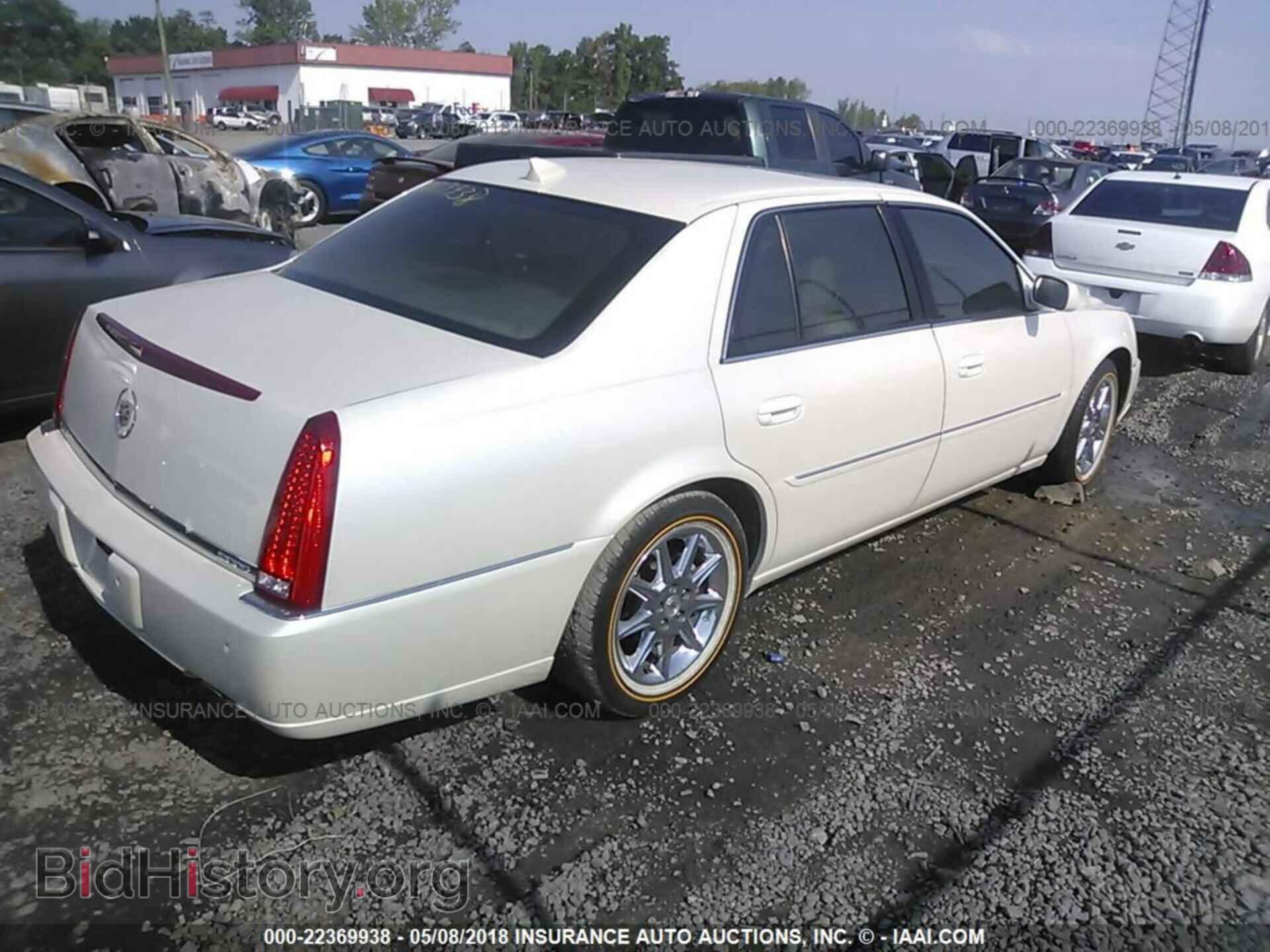 2011 Cadillac Dts - VIN: 1G6KD5E69BU142935 - Фото 4