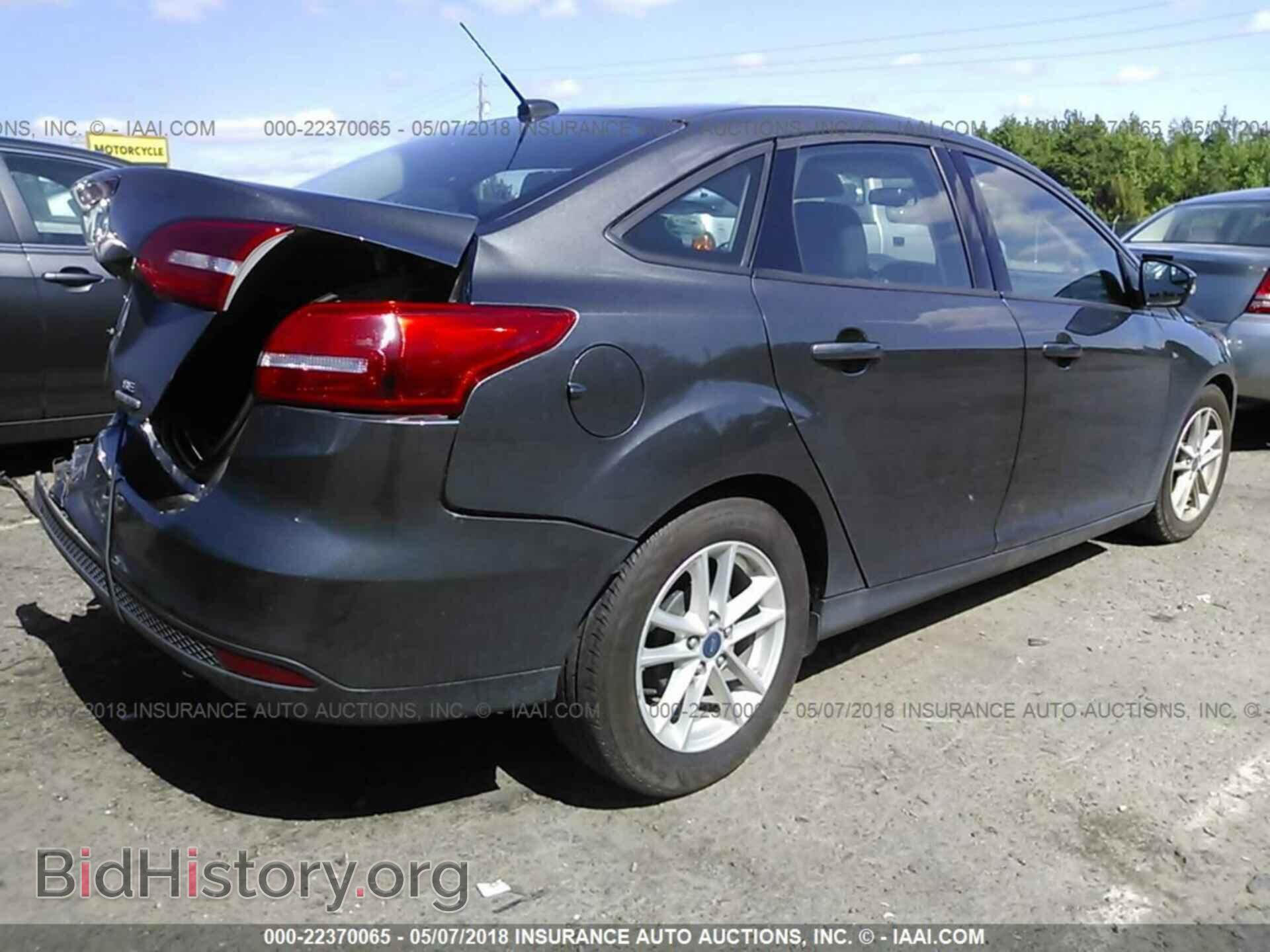 2016 Ford Focus - VIN: 1FADP3F27GL310927 - Photo 4