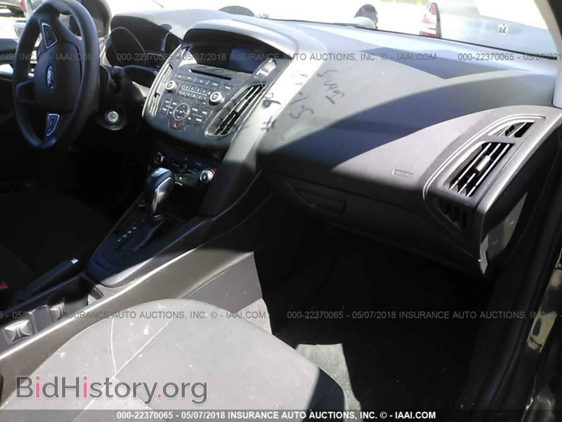 2016 Ford Focus - VIN: 1FADP3F27GL310927 - Photo 5