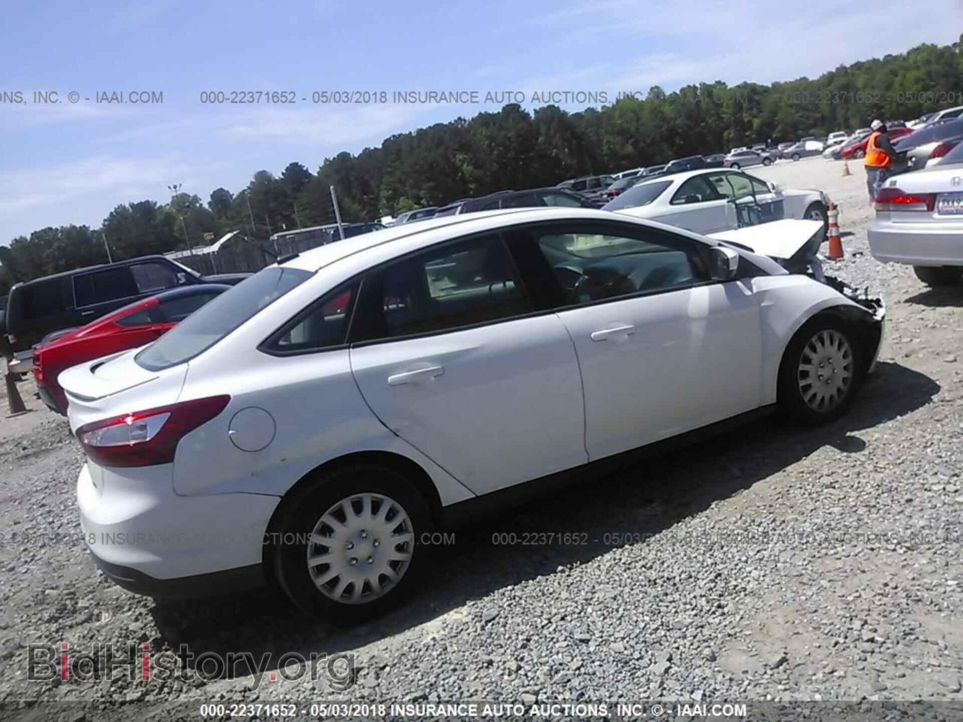 2012 Ford Focus - VIN: 1FAHP3F21CL276561 - Photo 4