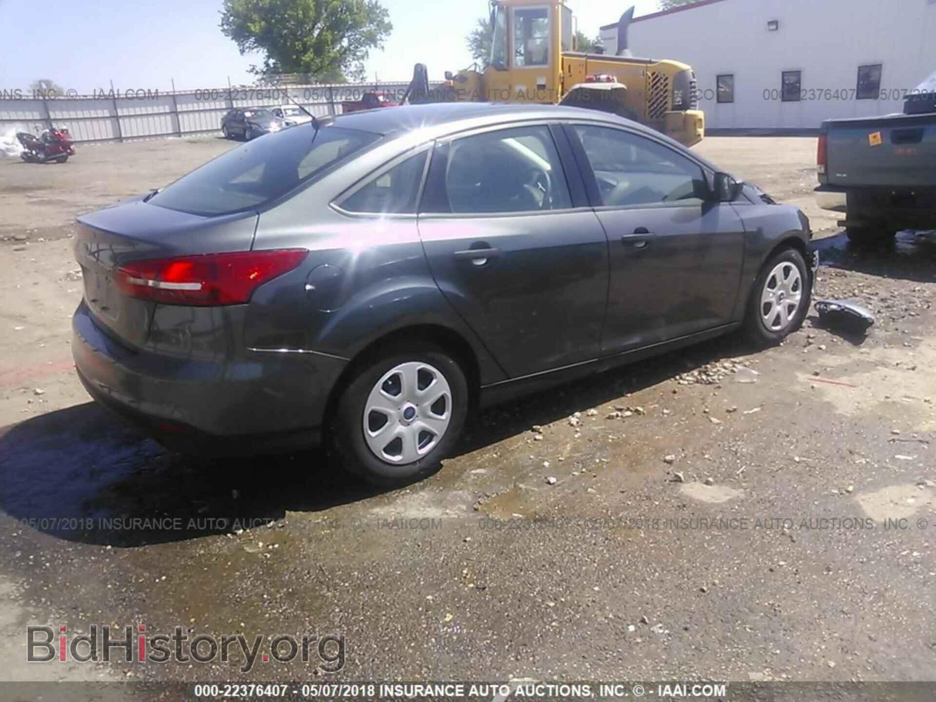 2017 Ford Focus - VIN: 1FADP3E2XHL269633 - Photo 4