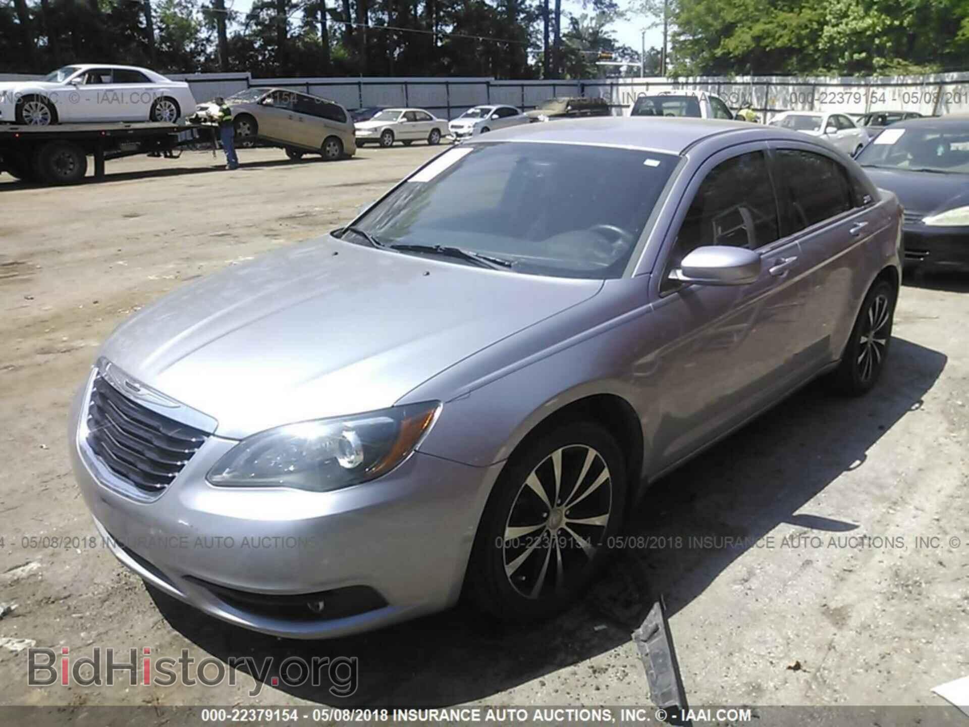2013 Chrysler 200 - VIN: 1C3CCBBG9DN738418 - Photo 2