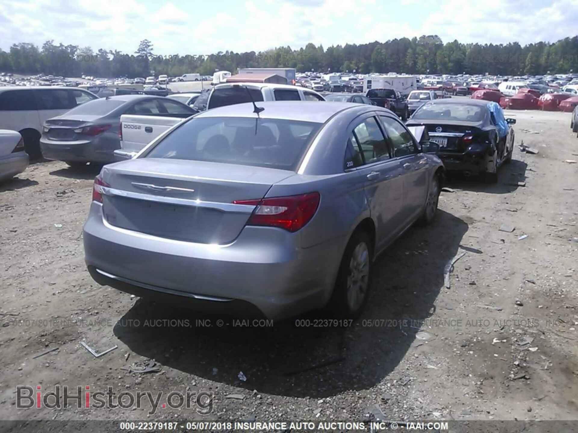 2014 Chrysler 200 - VIN: 1C3CCBAB9EN211759 - Photo 4