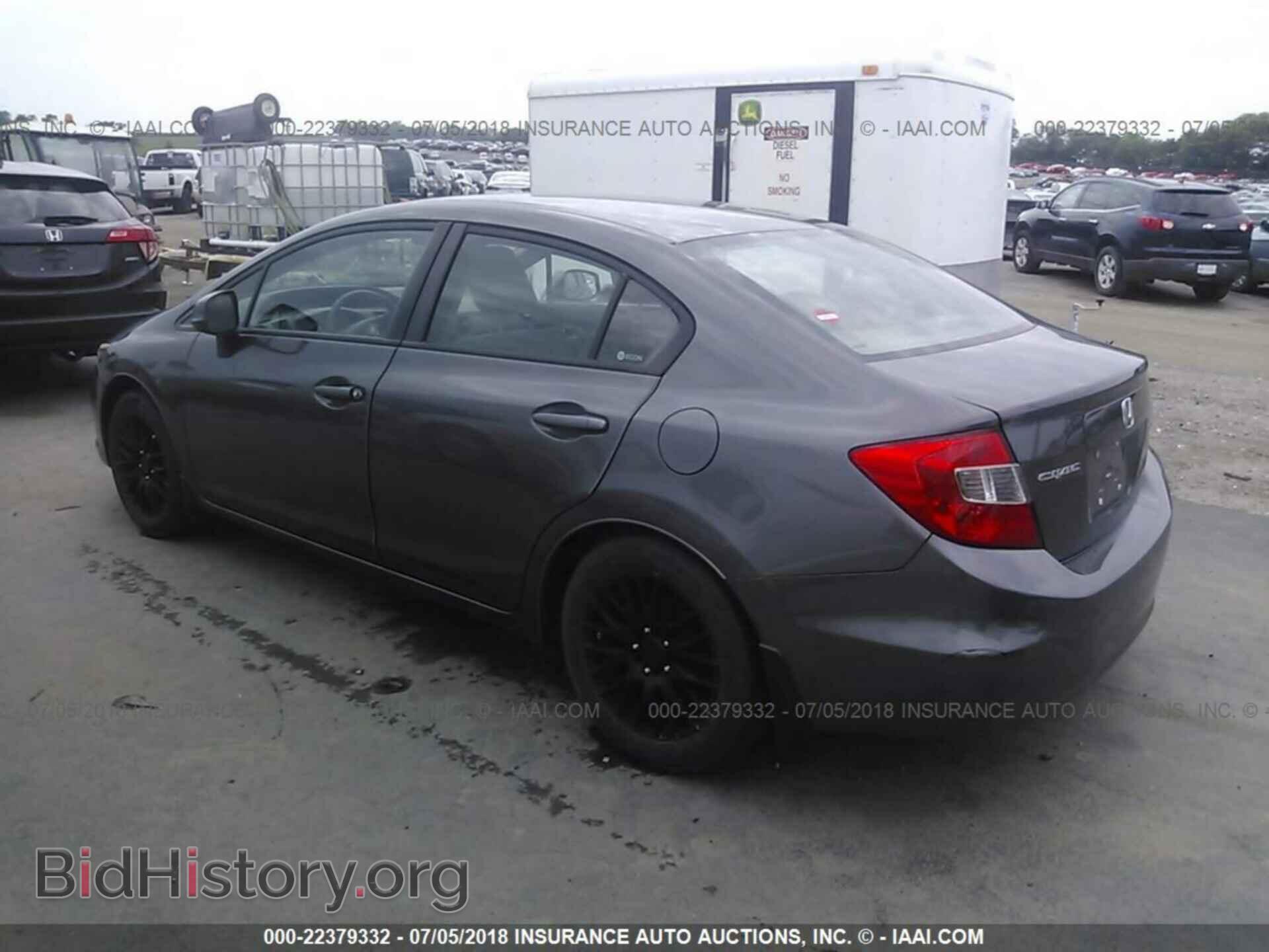 2012 Honda Civic - VIN: 2HGFB2F50CH573596 - Photo 3