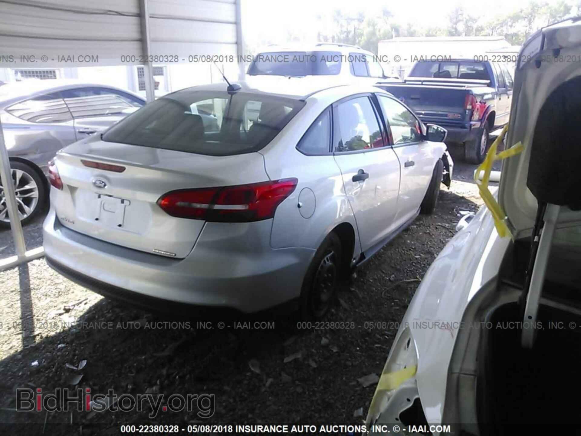 2015 Ford Focus - VIN: 1FADP3E26FL339349 - Photo 4