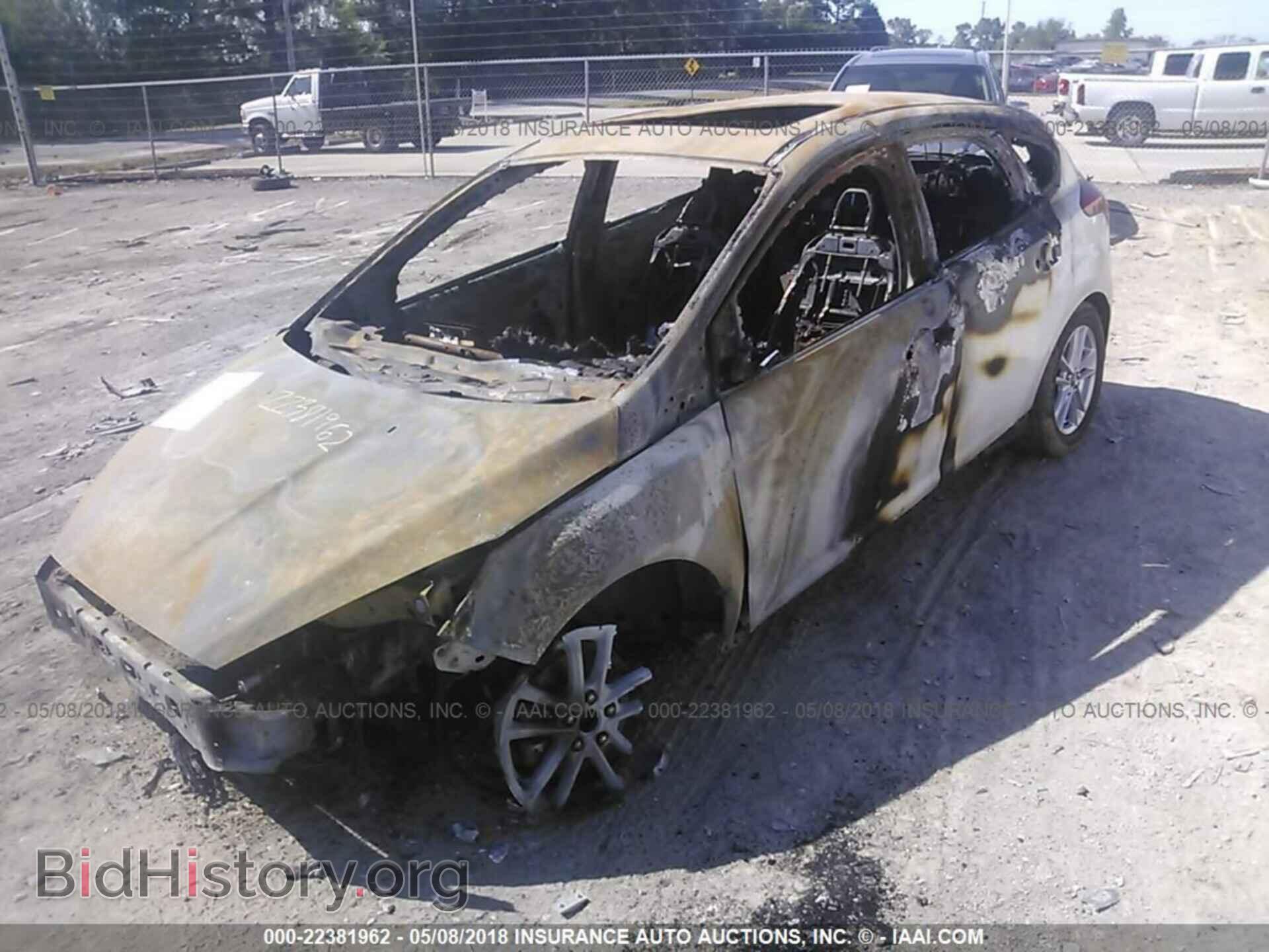 2016 Ford Focus - VIN: 1FADP3K26GL276677 - Фото 2