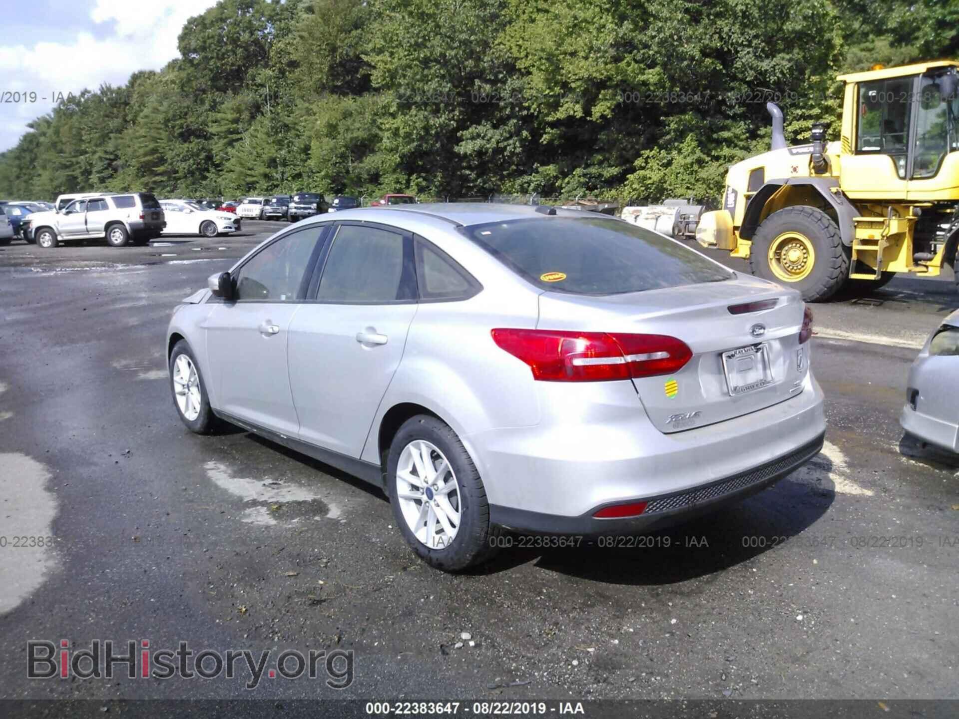 2015 Ford Focus - VIN: 1FADP3F2XFL318048 - Photo 3