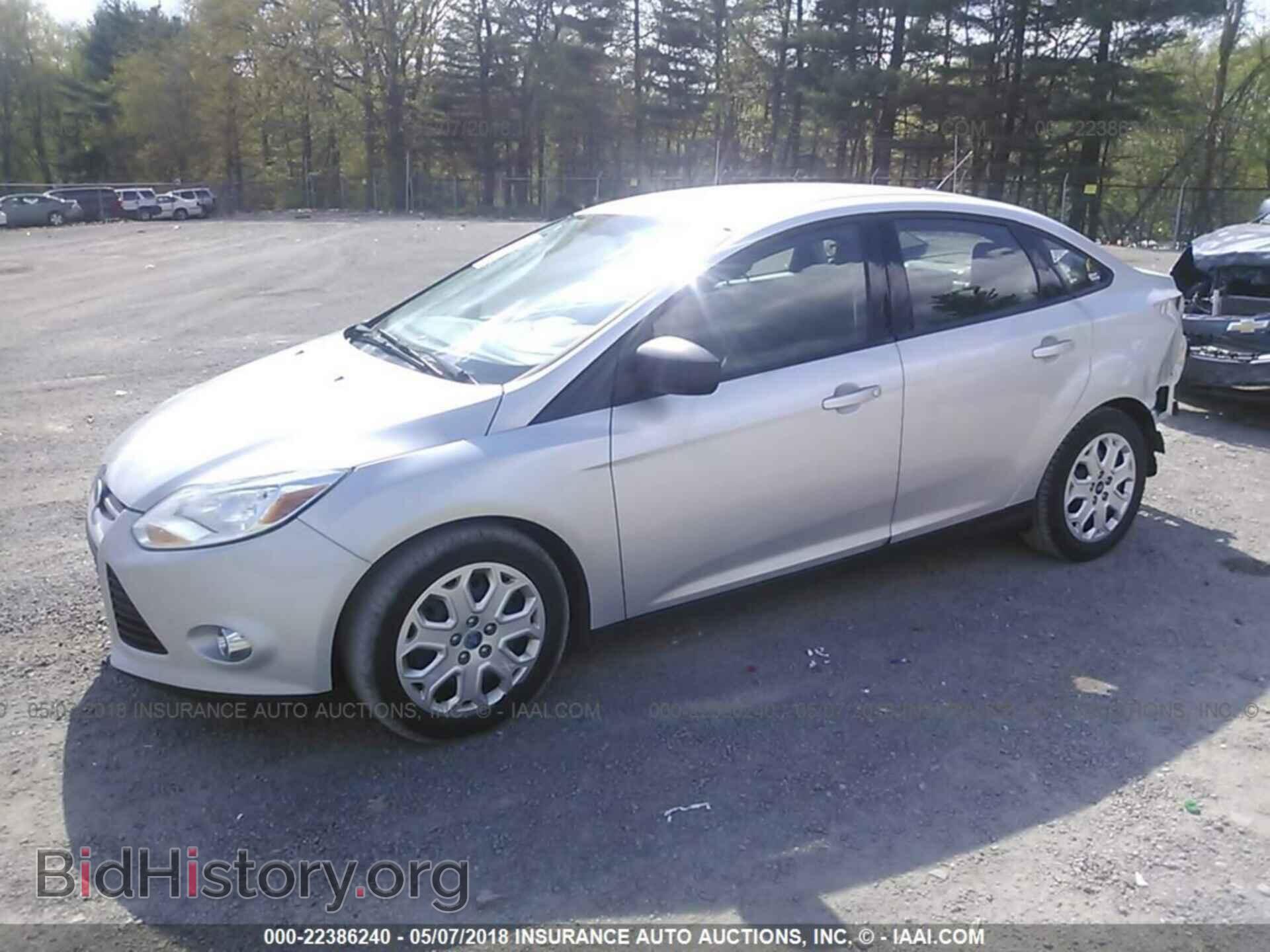 2012 Ford Focus - VIN: 1FAHP3F22CL337769 - Photo 2