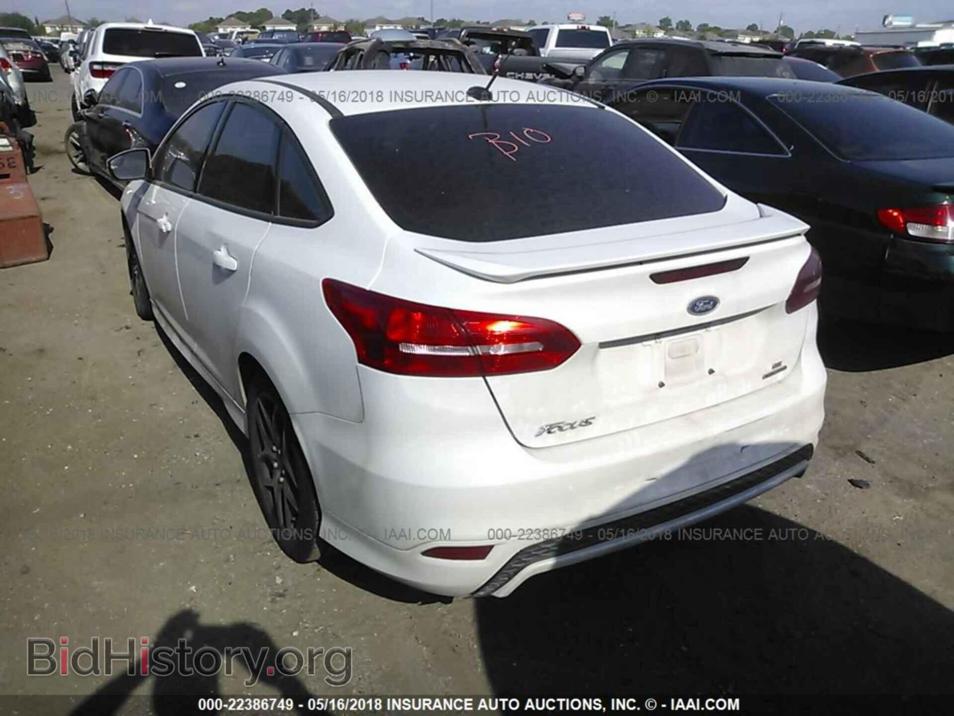 2015 Ford Focus - VIN: 1FADP3F28FL347581 - Photo 3