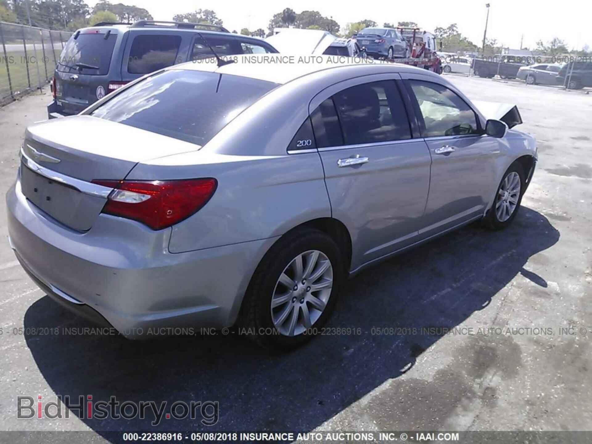 2013 Chrysler 200 - VIN: 1C3CCBCG8DN575324 - Photo 4