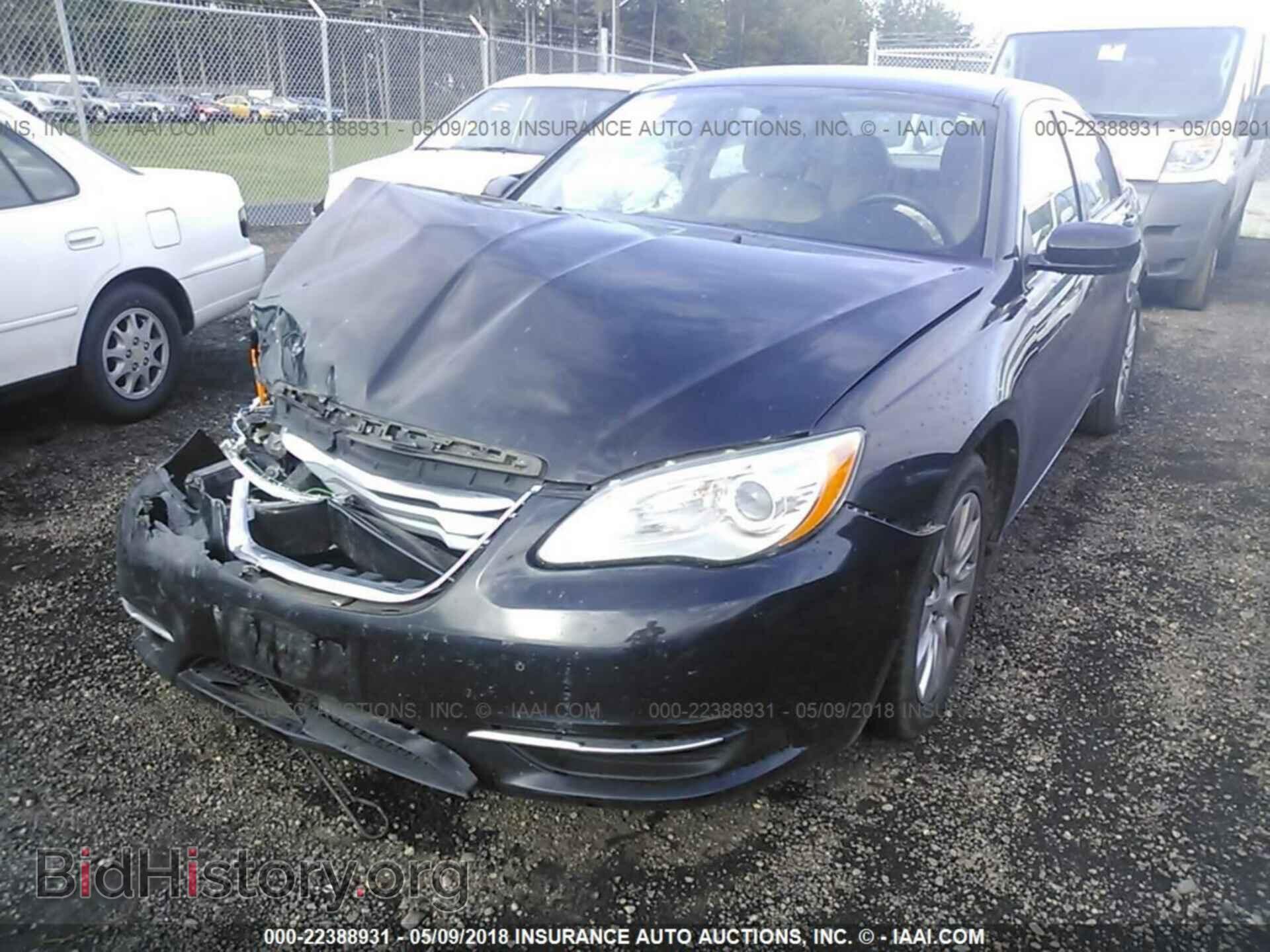 2013 Chrysler 200 - VIN: 1C3CCBAG7DN596930 - Photo 2