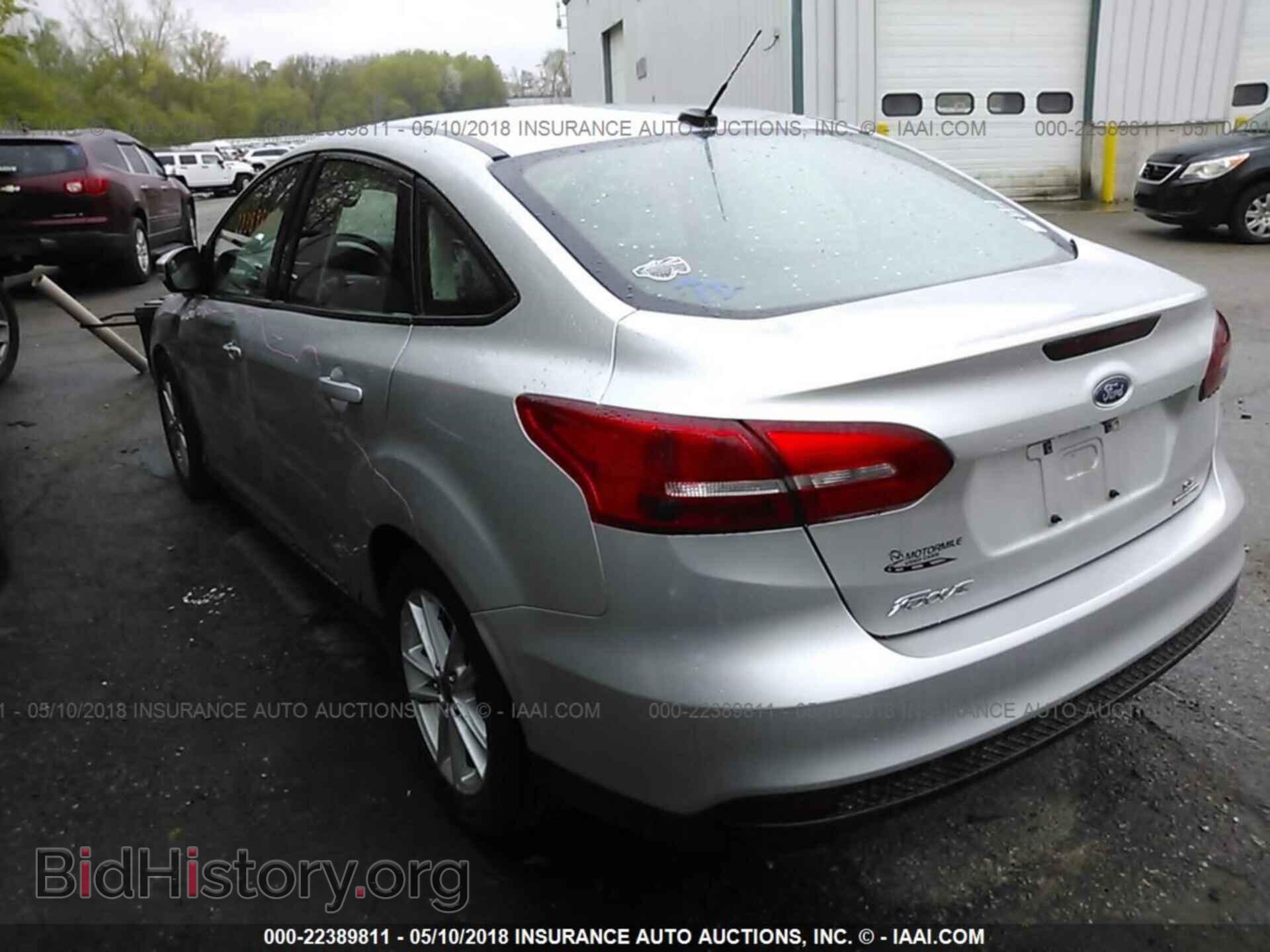 2015 Ford Focus - VIN: 1FADP3F22FL282758 - Photo 3