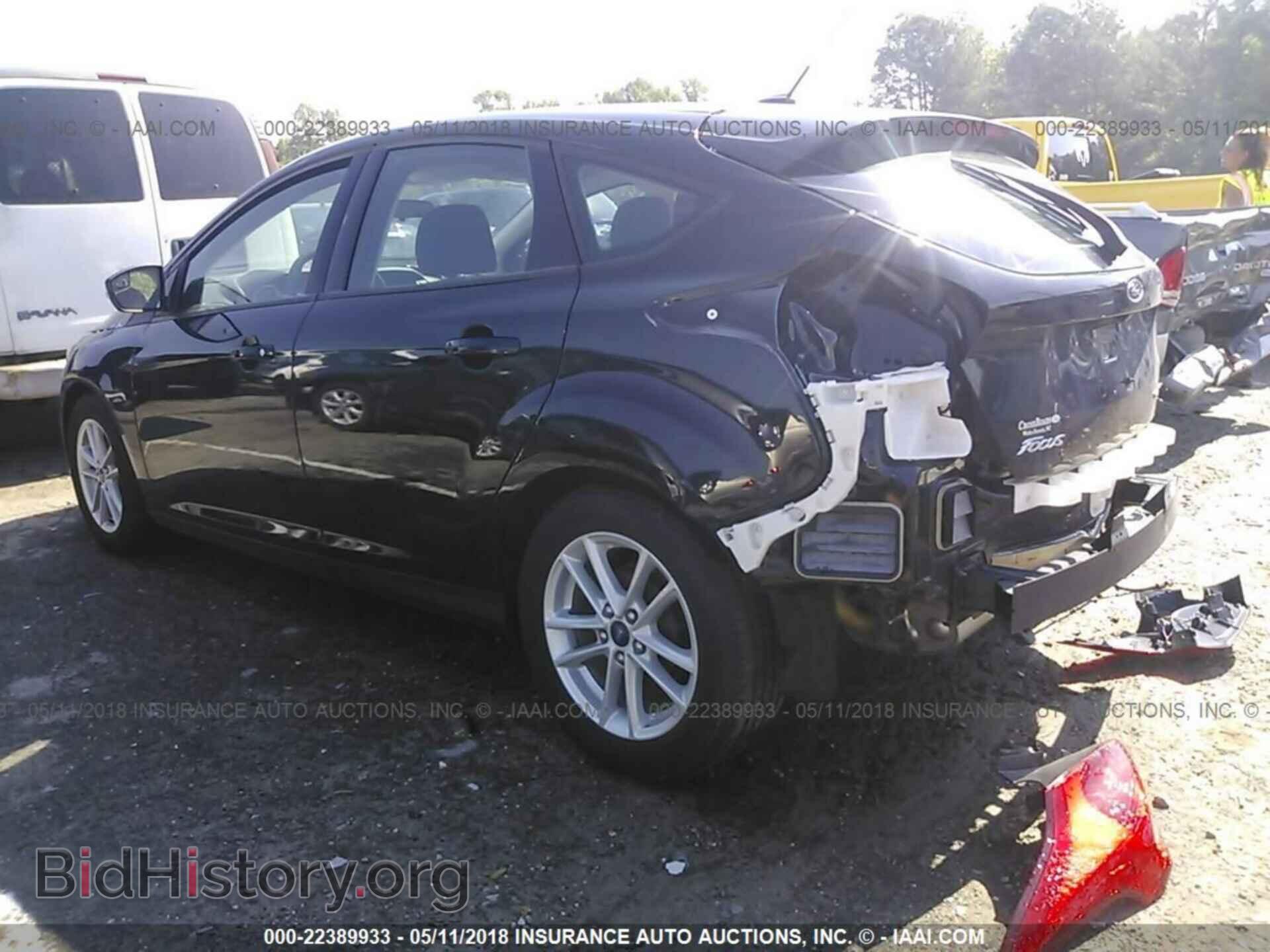 2017 Ford Focus - VIN: 1FADP3K23HL305960 - Photo 3