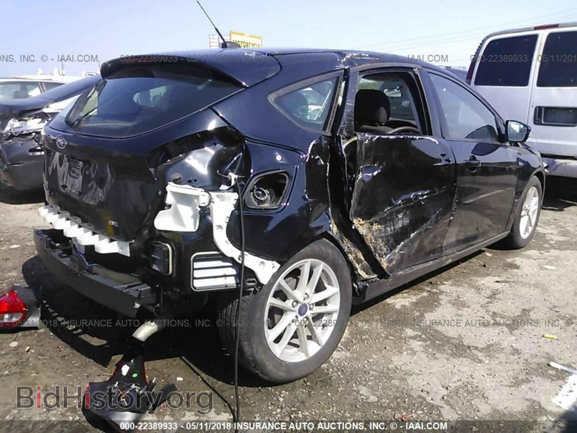 2017 Ford Focus - VIN: 1FADP3K23HL305960 - Photo 4