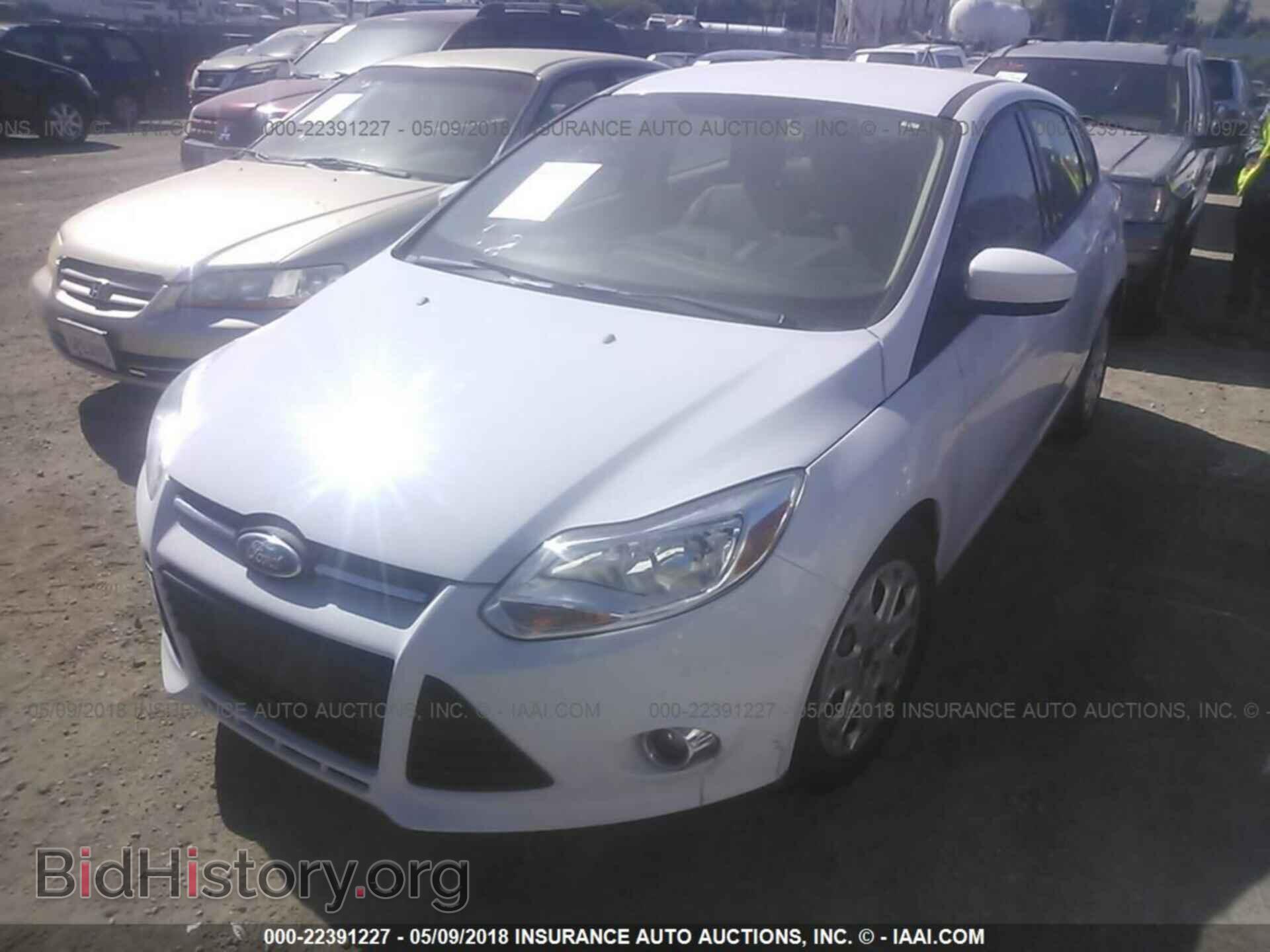 2012 Ford Focus - VIN: 1FAHP3K28CL131085 - Photo 2