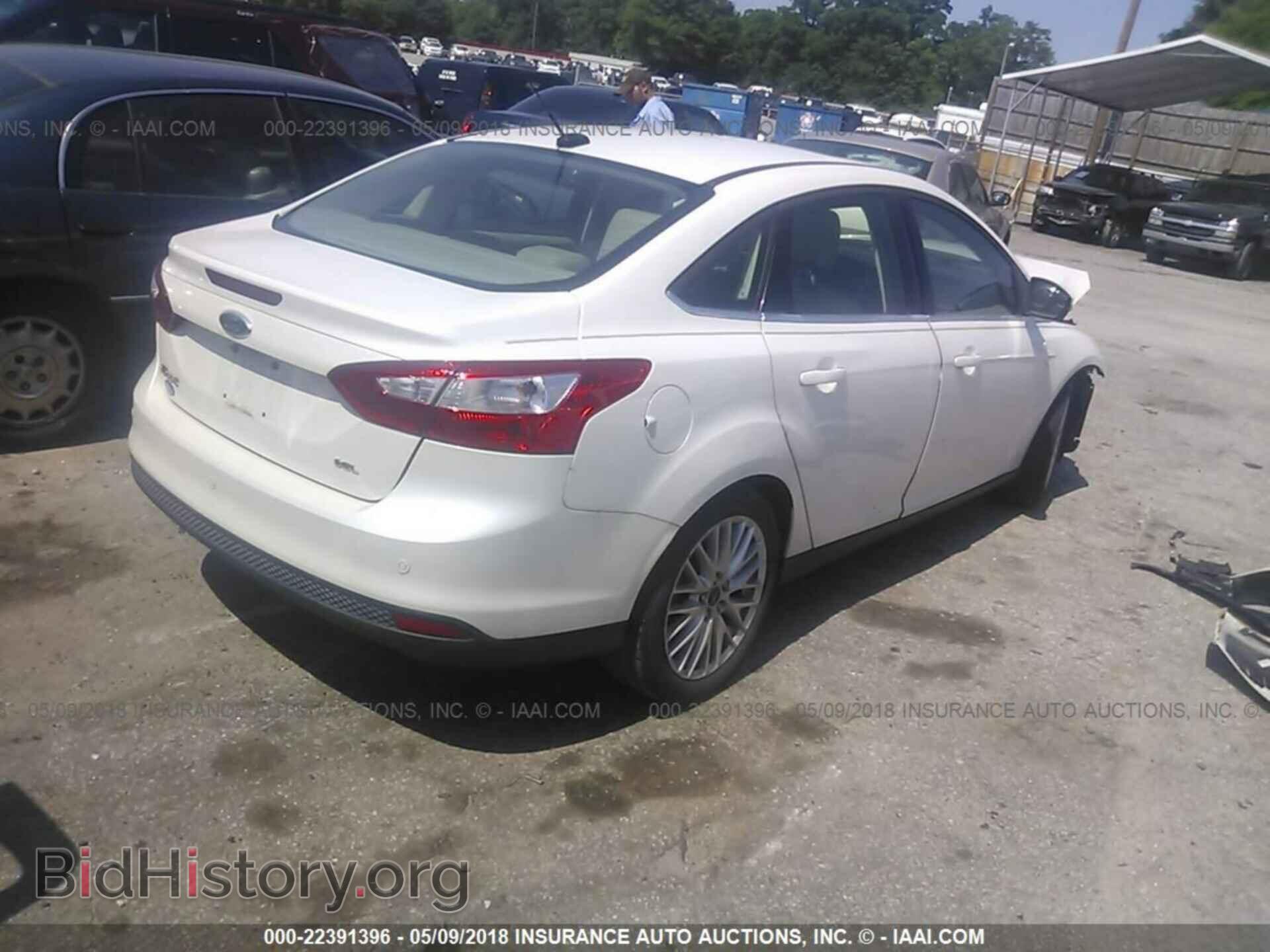2012 Ford Focus - VIN: 1FAHP3H29CL104243 - Photo 4