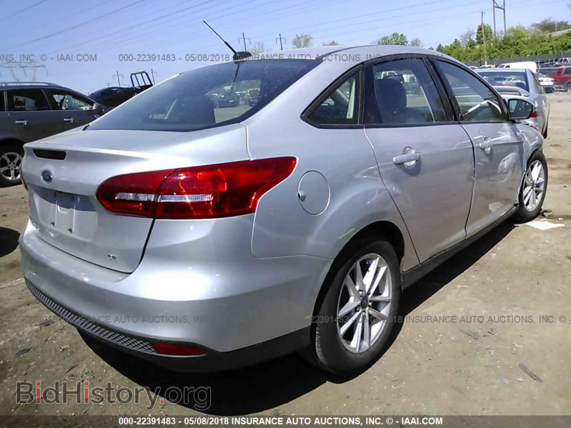 2015 Ford Focus - VIN: 1FADP3F20FL213678 - Photo 4