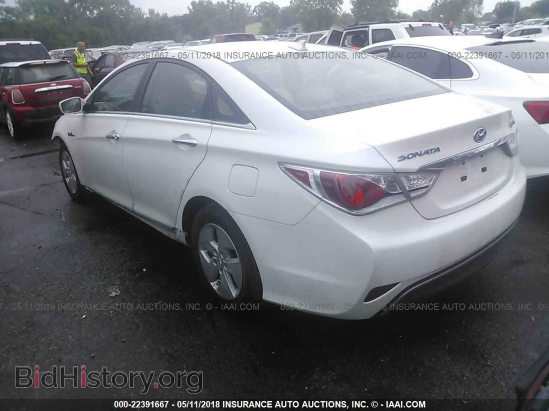 2012 Hyundai Sonata - VIN: KMHEC4A43CA042727 - Photo 3