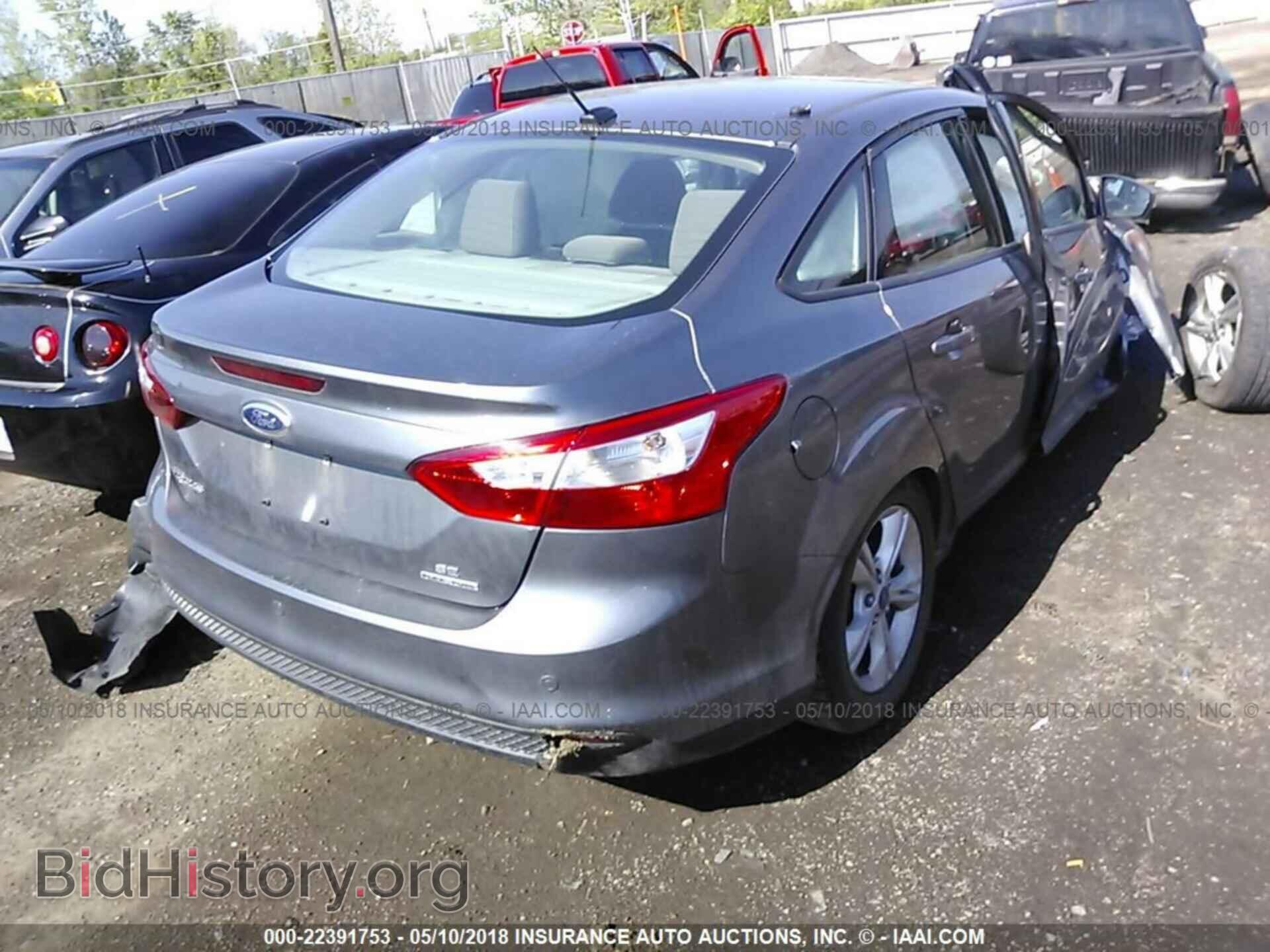 2014 Ford Focus - VIN: 1FADP3F21EL116455 - Photo 4