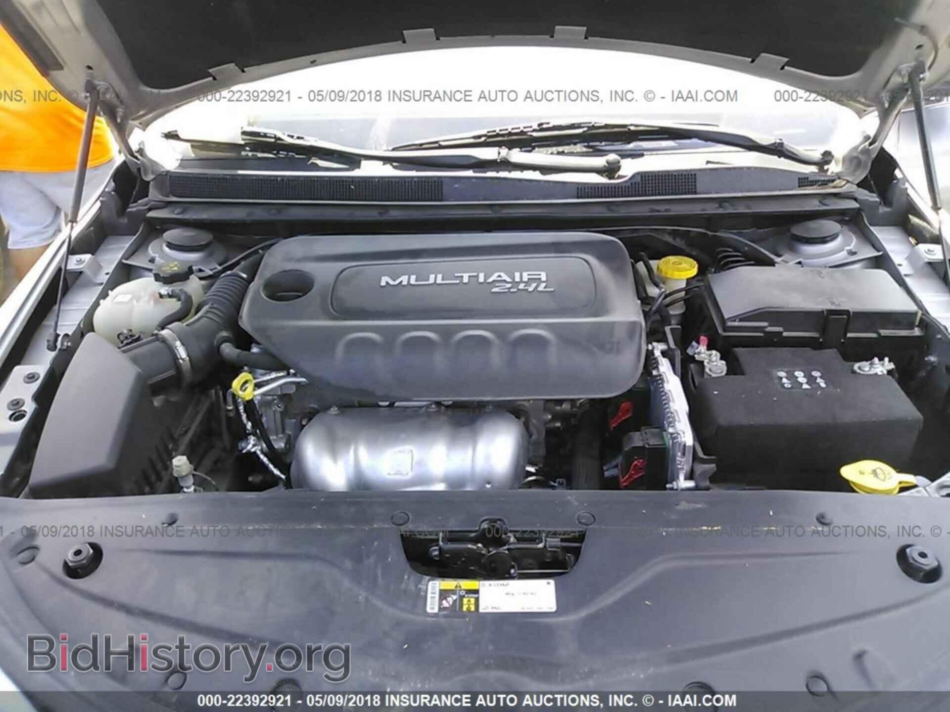 2016 Chrysler 200 - VIN: 1C3CCCAB3GN102724 - Photo 10