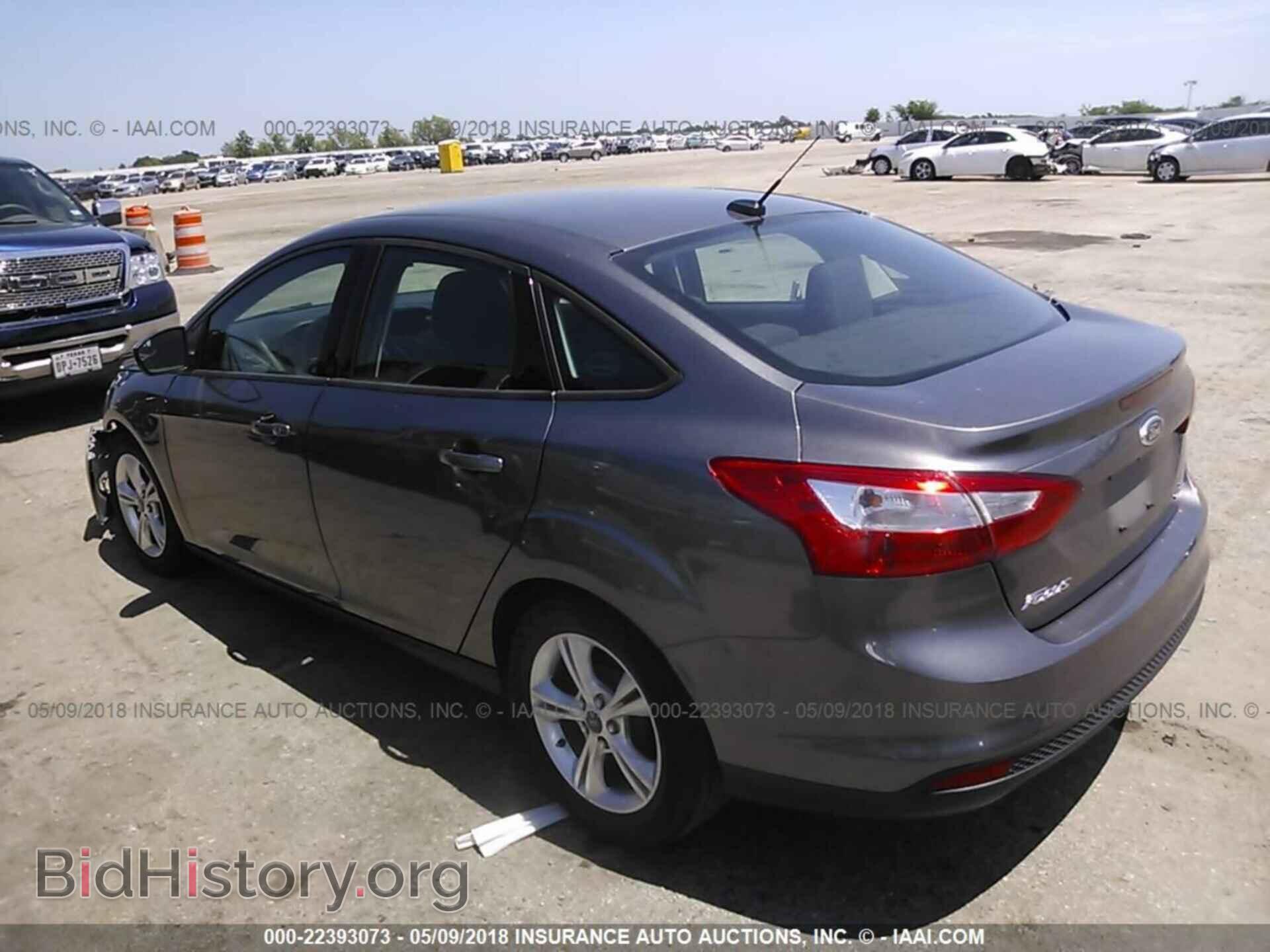 2014 Ford Focus - VIN: 1FADP3F22EL229220 - Photo 3
