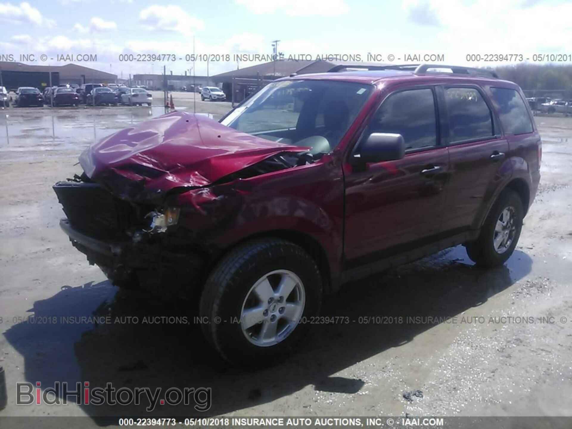 2011 Ford Escape - VIN: 1FMCU0D78BKA53752 - Фото 2