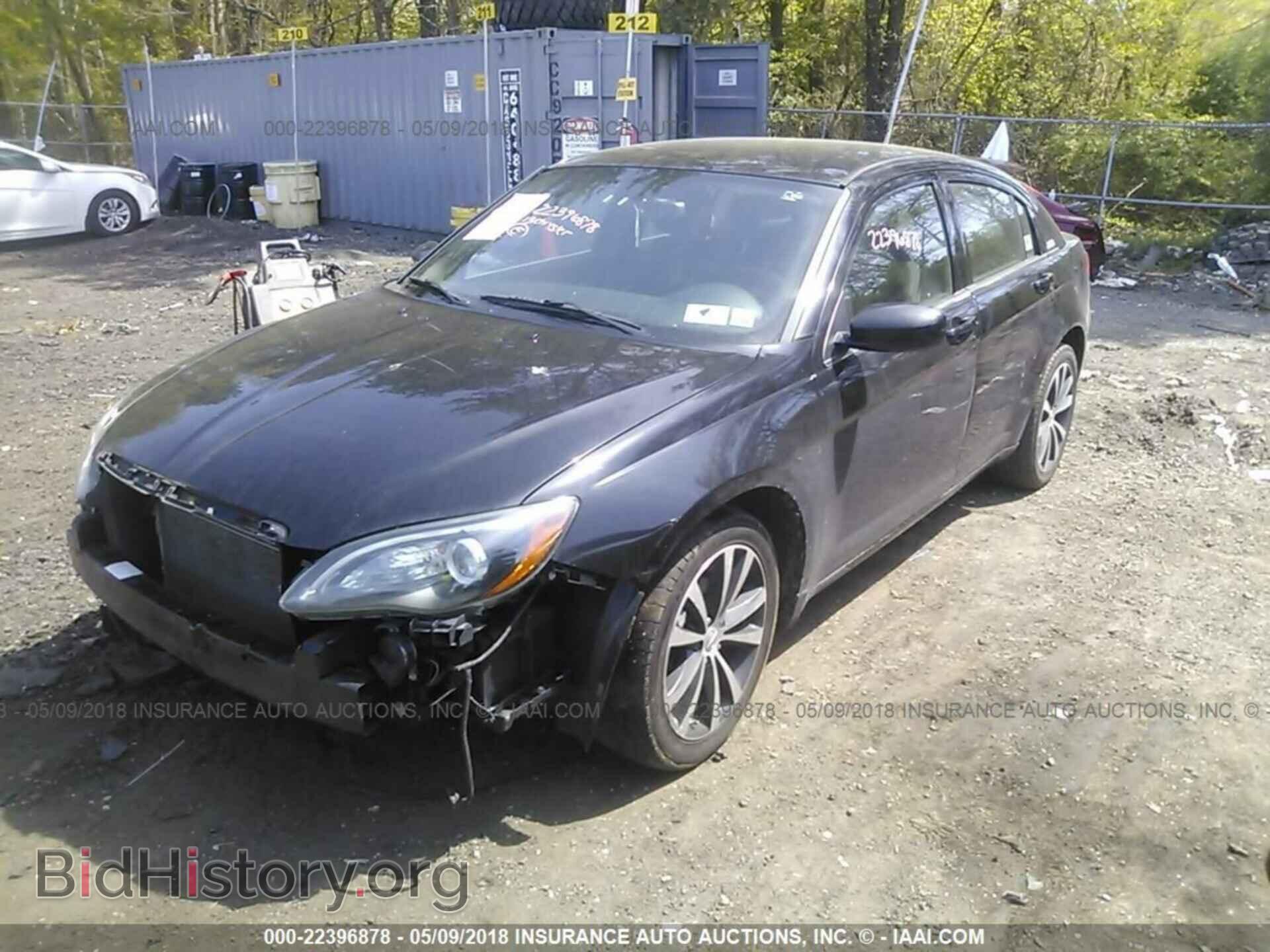2013 Chrysler 200 - VIN: 1C3CCBBB2DN614933 - Photo 2