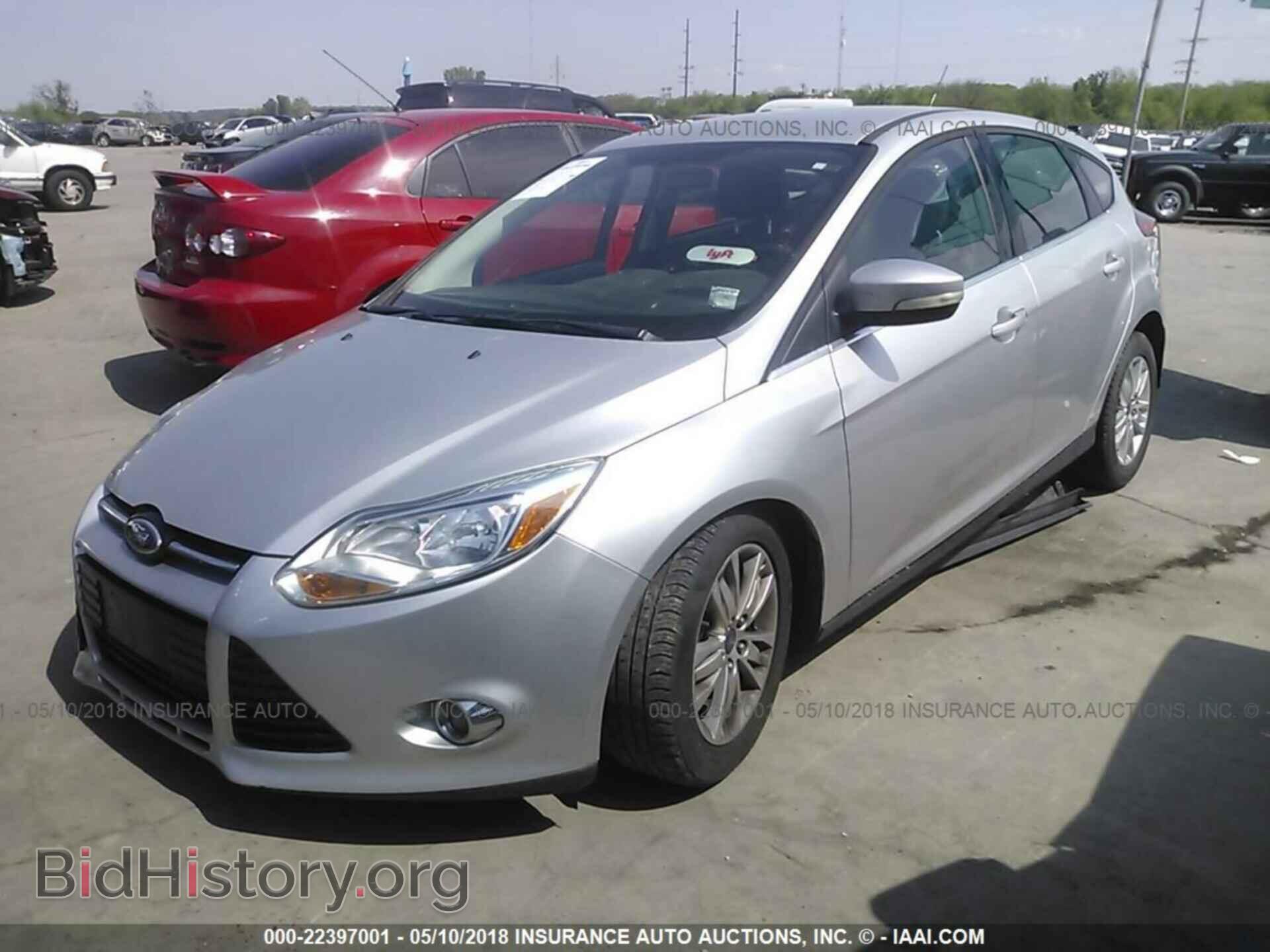 2012 Ford Focus - VIN: 1FAHP3M28CL371752 - Photo 2