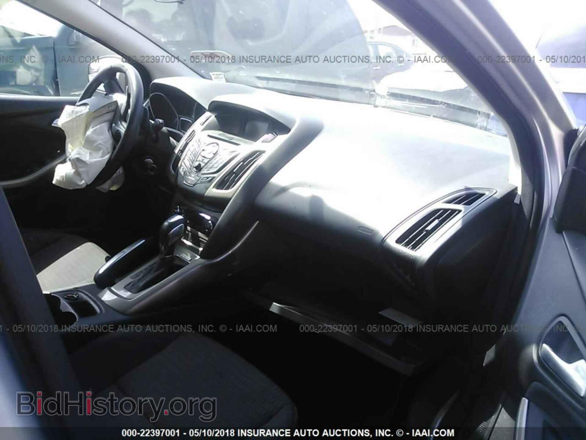 2012 Ford Focus - VIN: 1FAHP3M28CL371752 - Photo 5