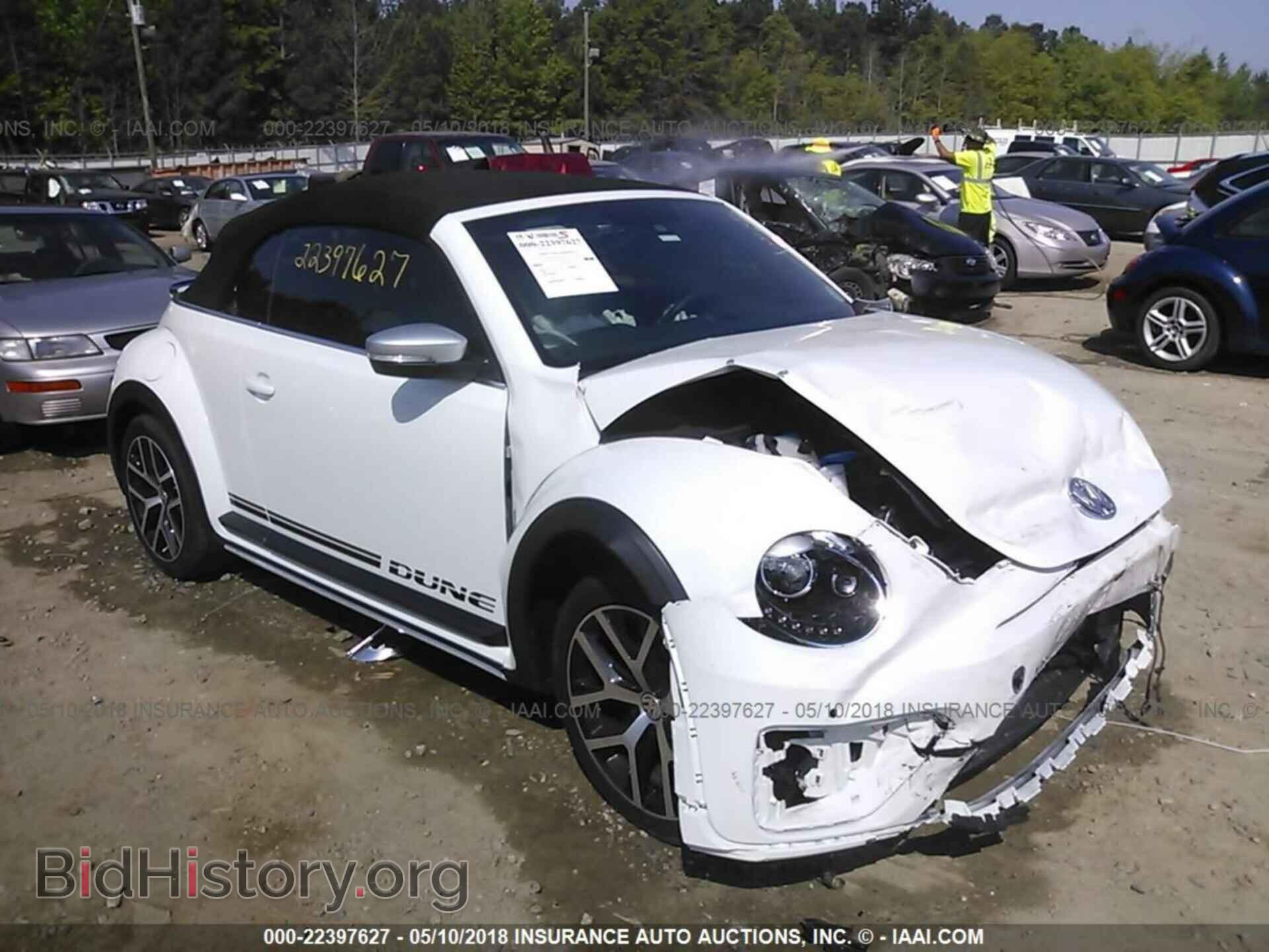 Photo 3VWT17AT5HM824920 - Volkswagen Beetle 2017