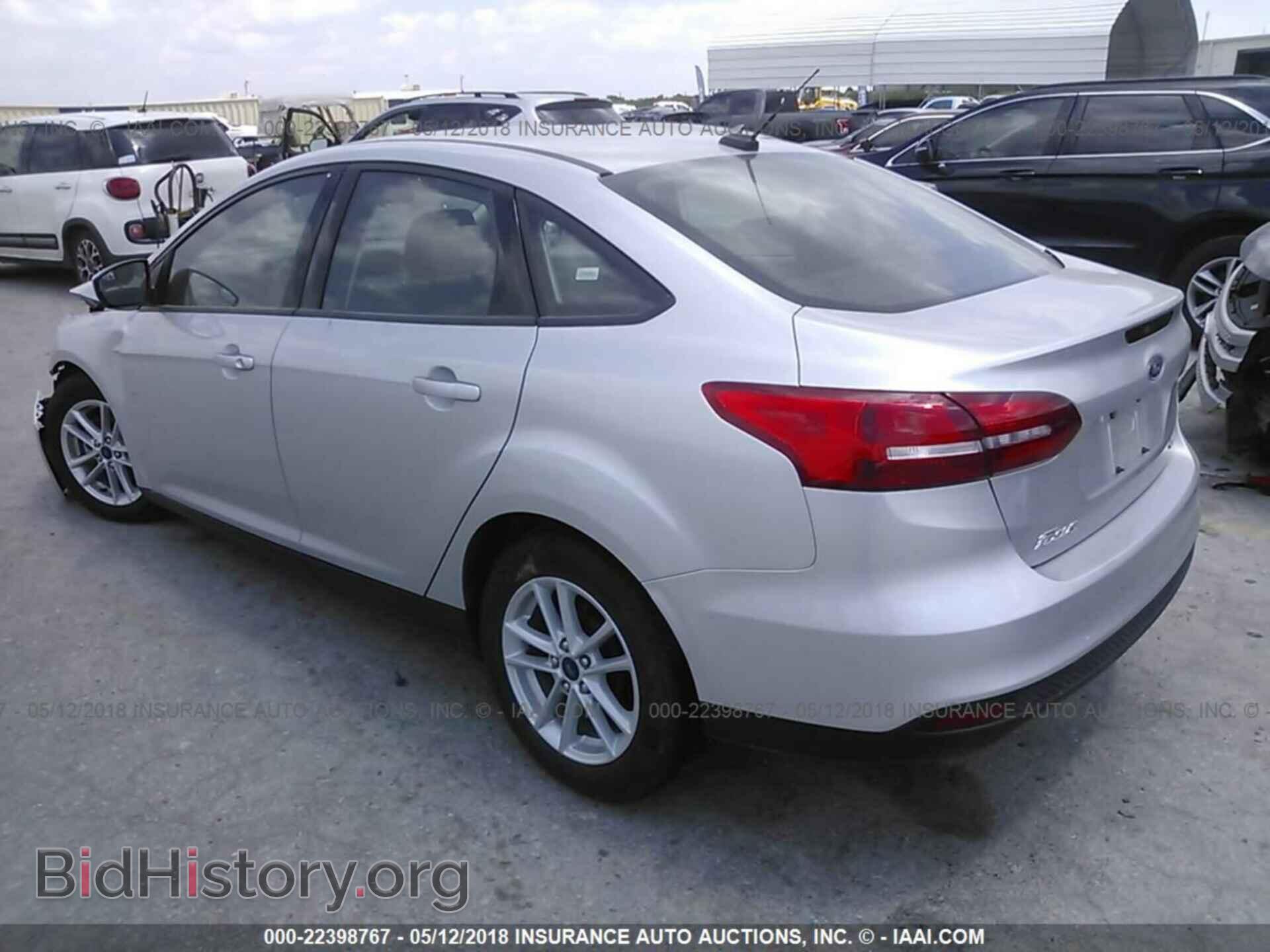 2018 Ford Focus - VIN: 1FADP3F28JL218264 - Фото 3