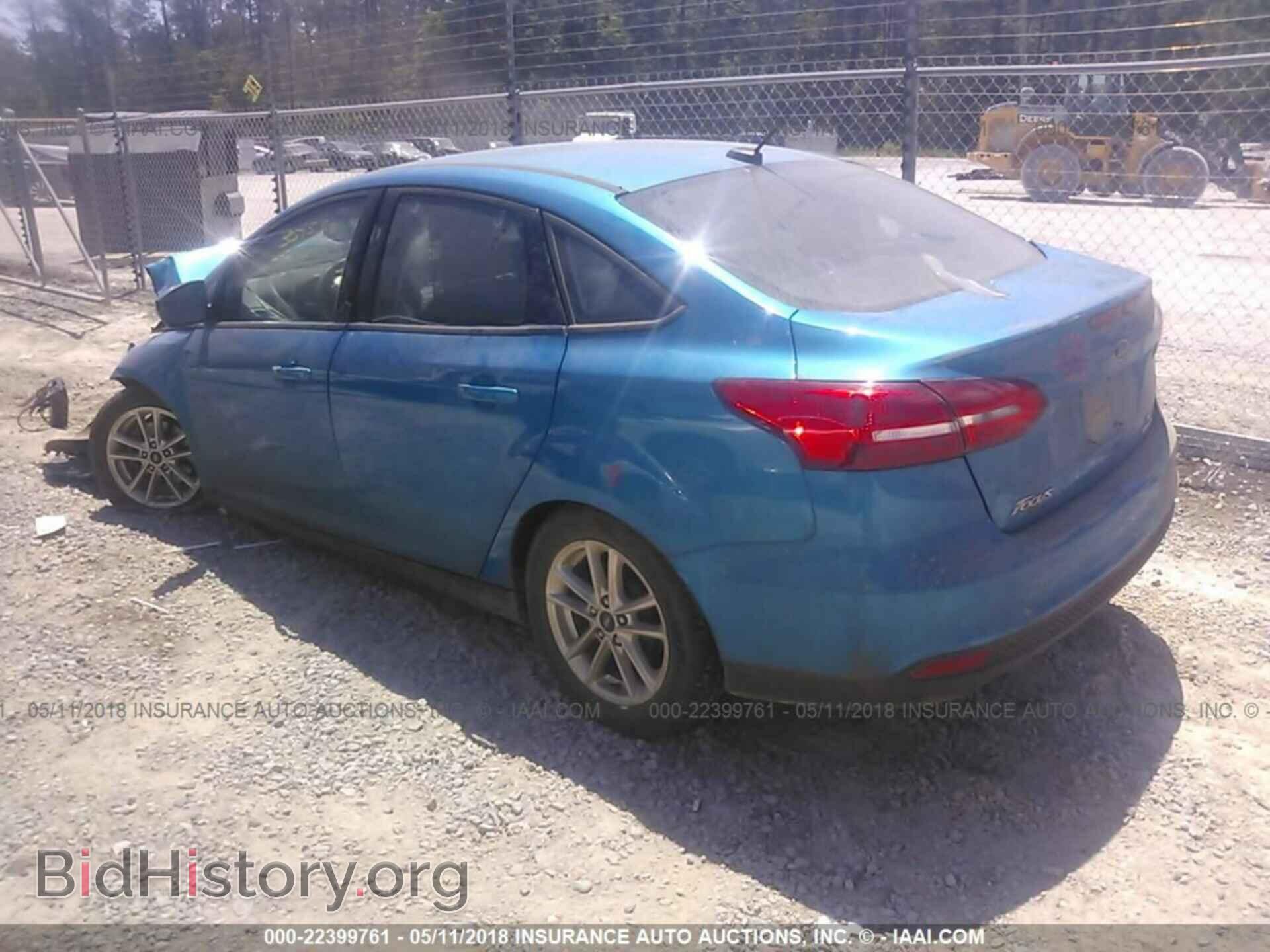 2016 Ford Focus - VIN: 1FADP3F22GL328073 - Photo 3