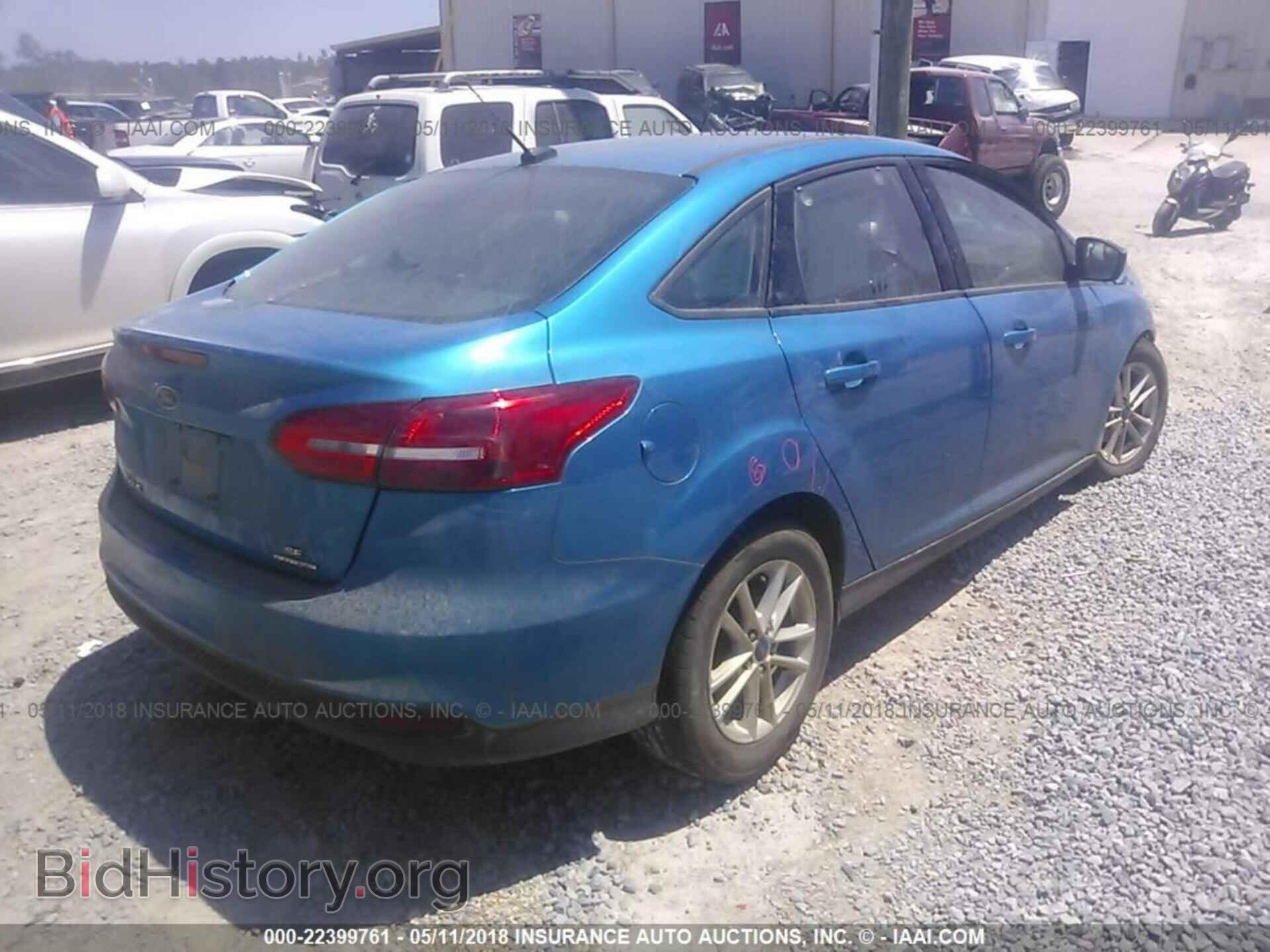 2016 Ford Focus - VIN: 1FADP3F22GL328073 - Photo 4