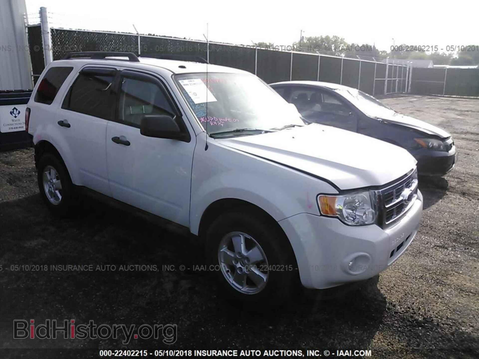 Photo 1FMCU0D77BKB24407 - Ford Escape 2011