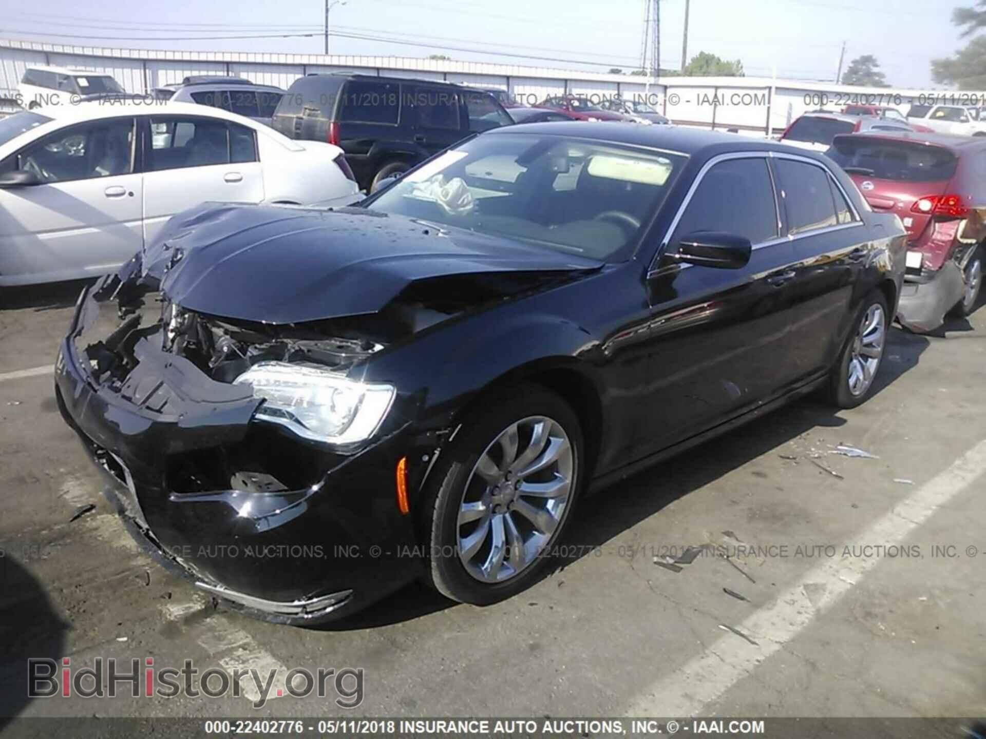 2017 Chrysler 300 - VIN: 2C3CCAAG3HH580202 - Фото 2