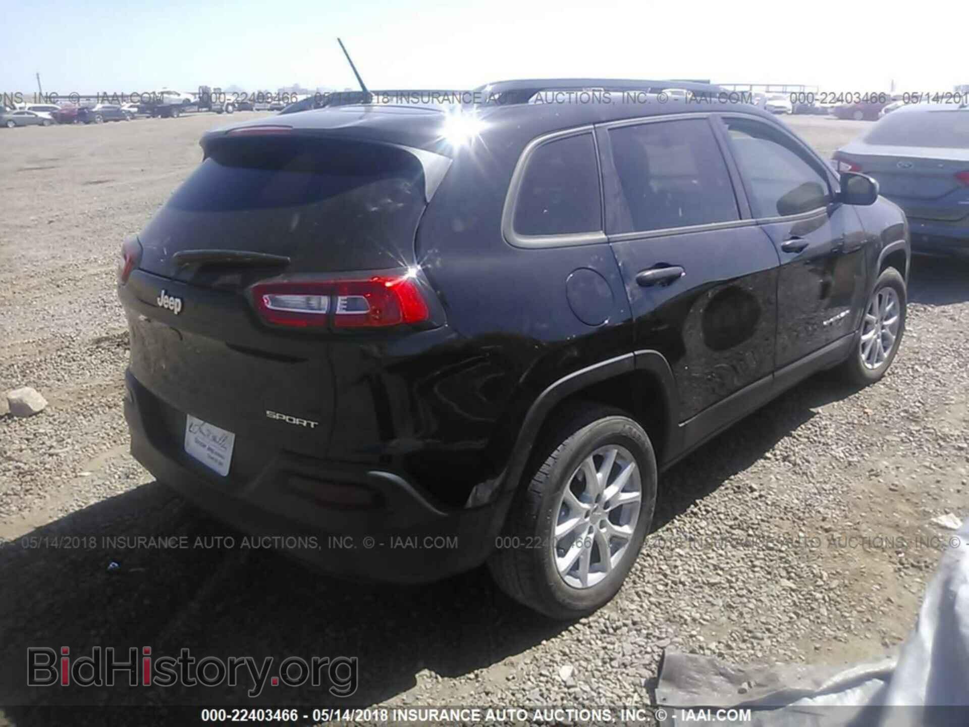 2017 Jeep Cherokee - VIN: 1C4PJLAB0HW559070 - Photo 4