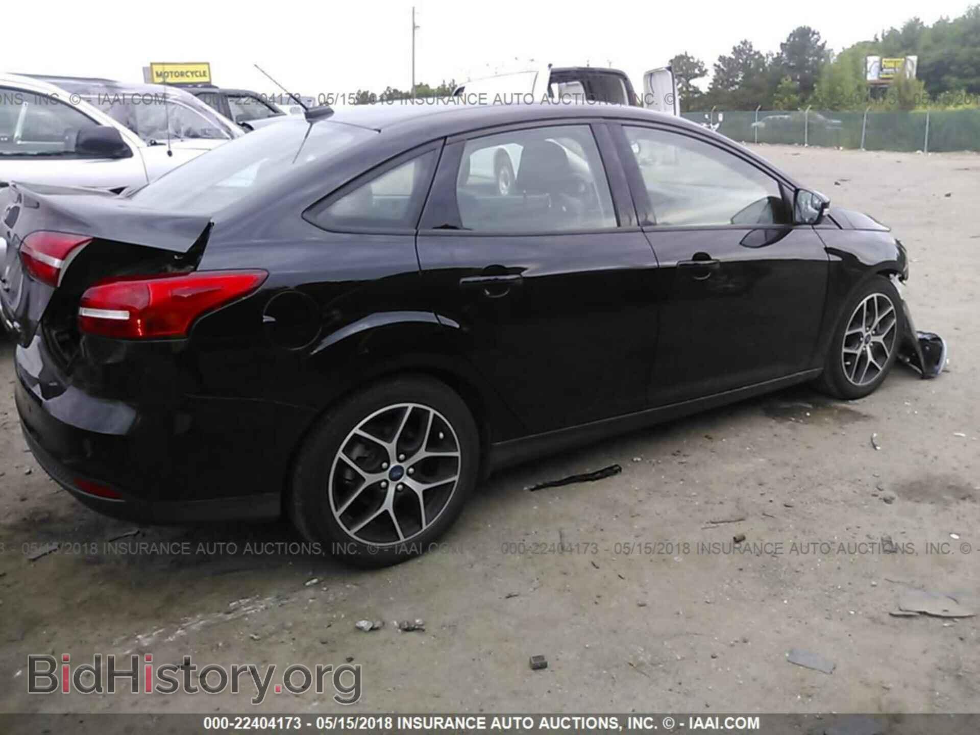 2017 Ford Focus - VIN: 1FADP3H24HL330809 - Photo 4