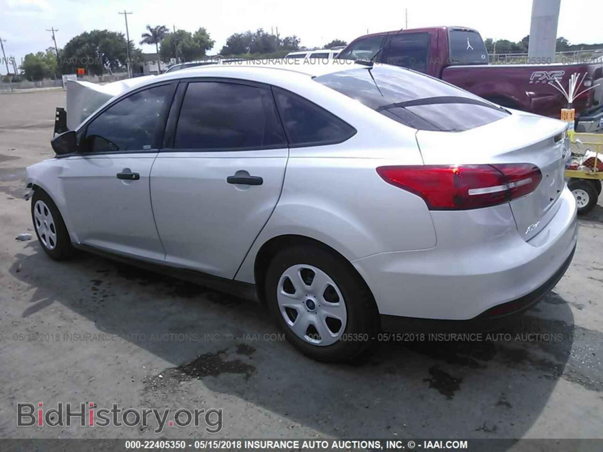 2018 Ford Focus - VIN: 1FADP3E2XJL229803 - Фото 3