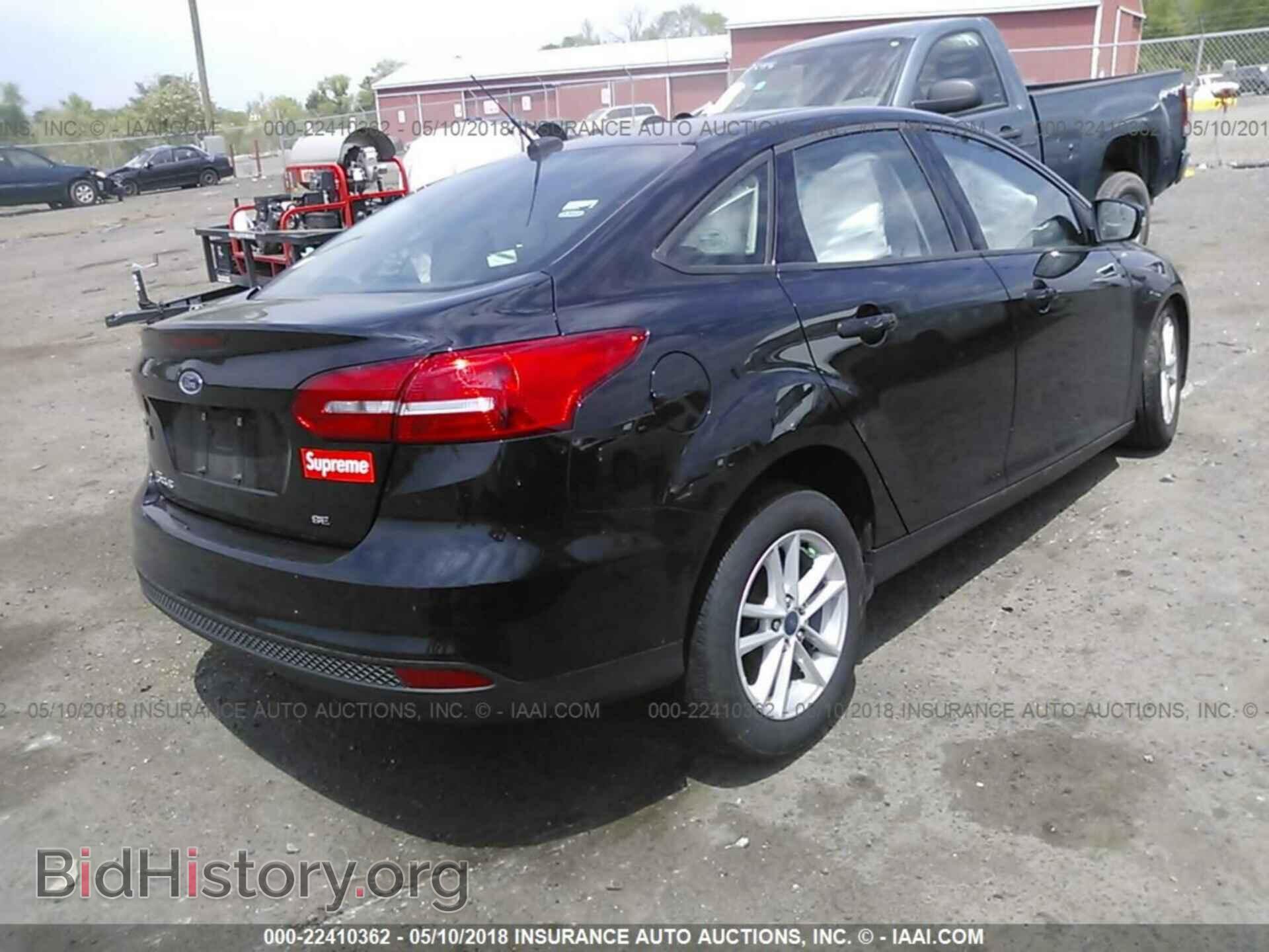 2017 Ford Focus - VIN: 1FADP3F21HL252525 - Photo 4