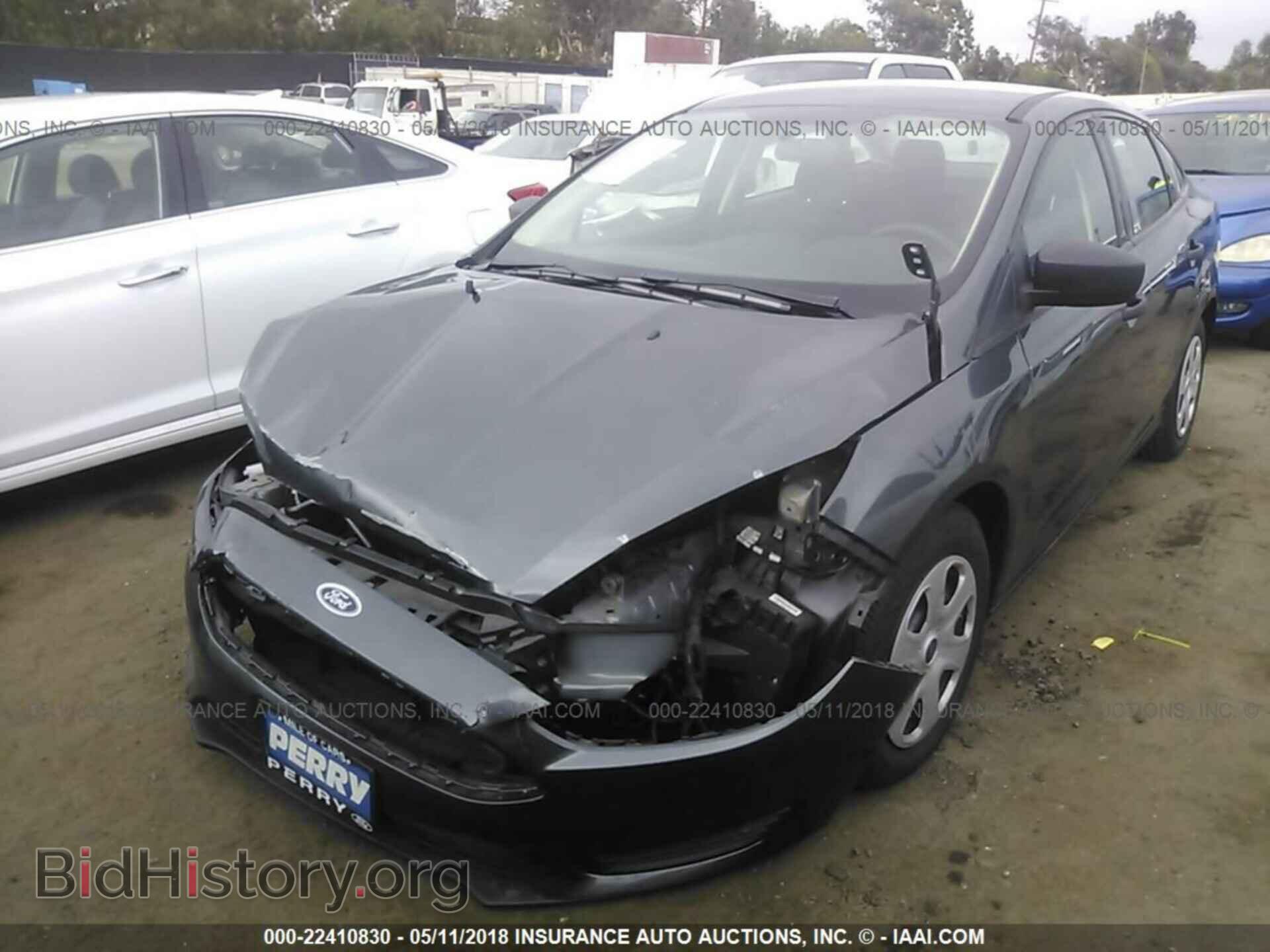 2017 Ford Focus - VIN: 1FADP3E24HL344083 - Photo 2