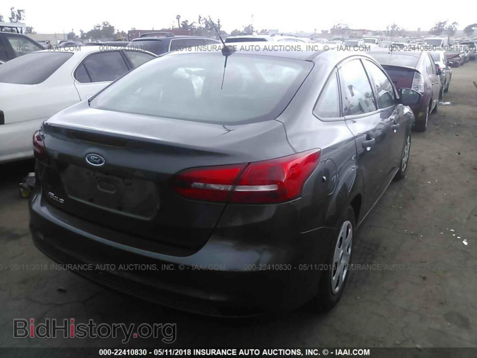 2017 Ford Focus - VIN: 1FADP3E24HL344083 - Photo 4