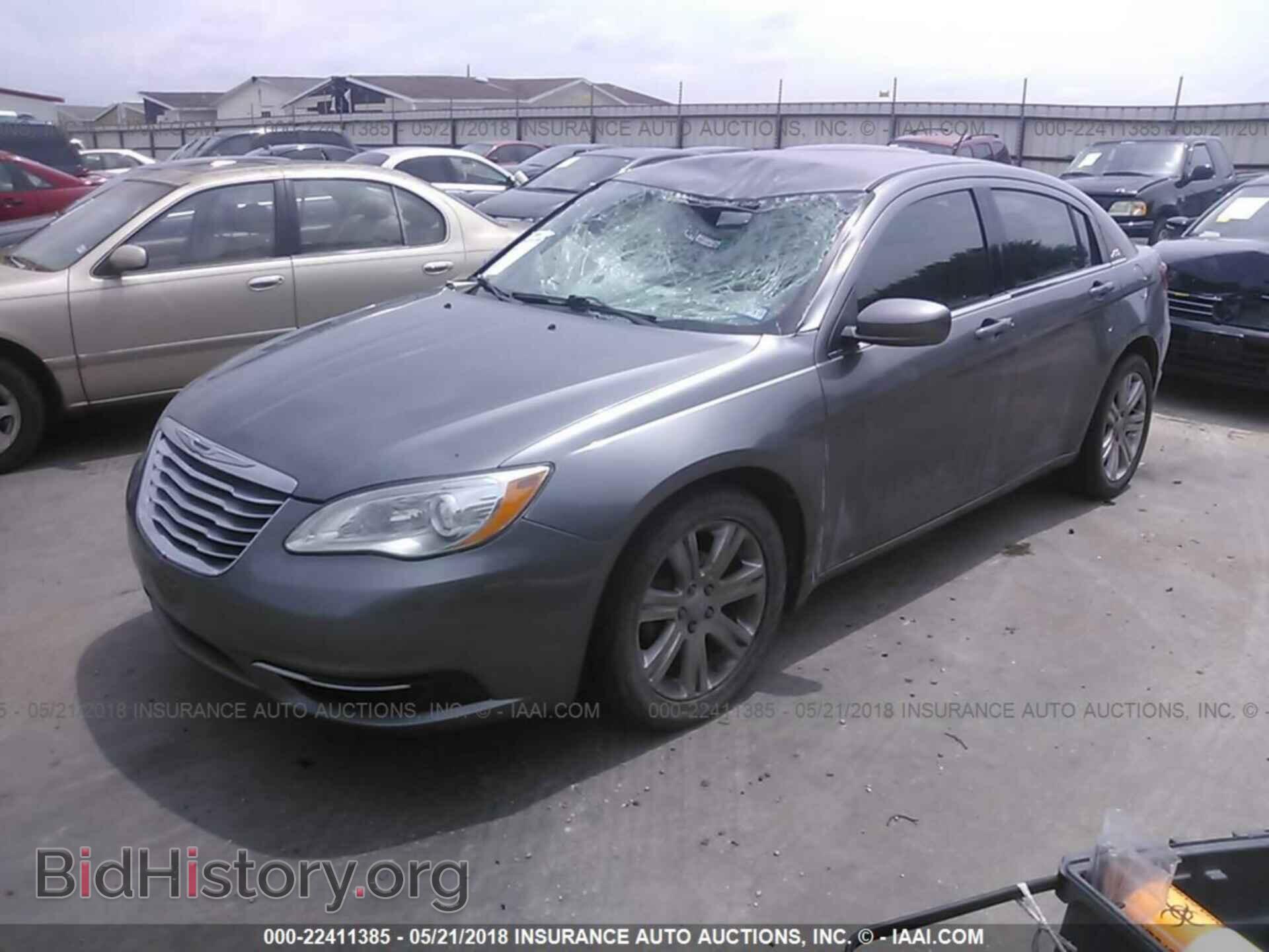2013 Chrysler 200 - VIN: 1C3CCBBB0DN743561 - Photo 2