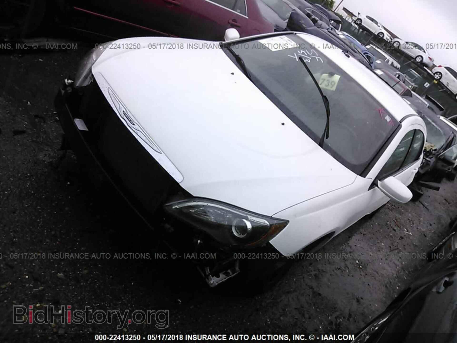 2013 Chrysler 200 - VIN: 1C3CCBBG1DN715523 - Photo 2